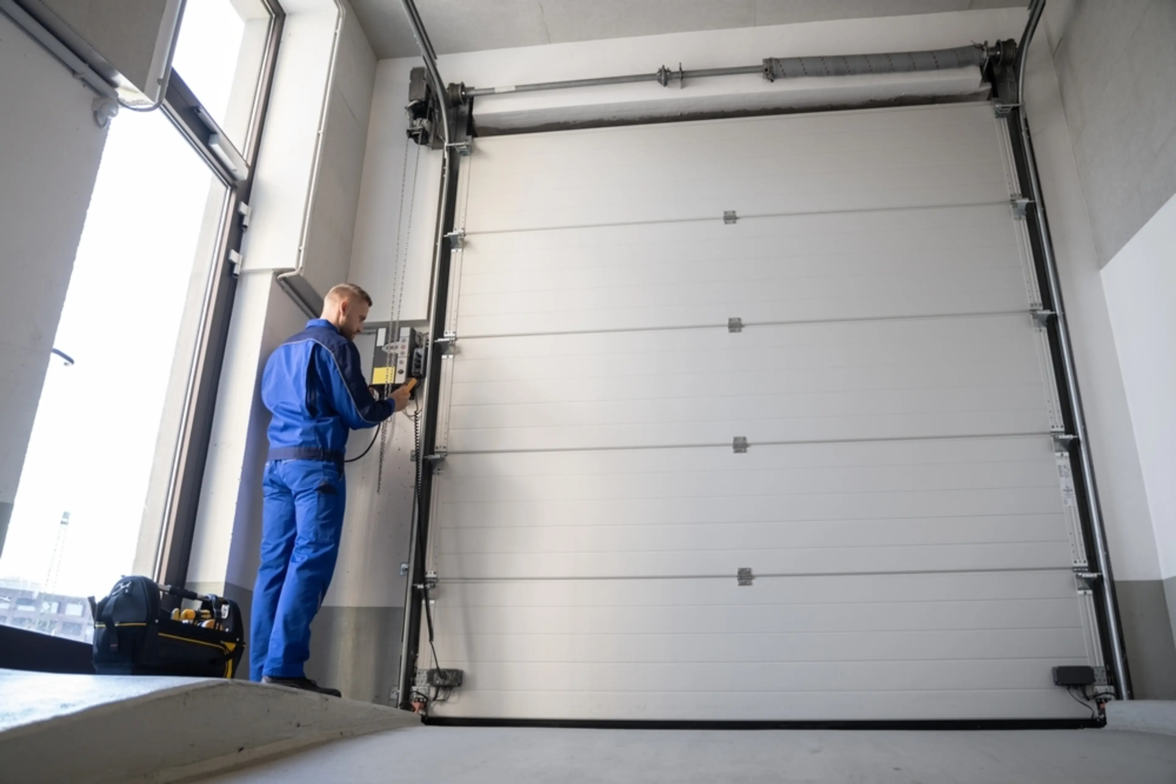 Comment remplacer une porte de garage basculante par une porte sectionnelle ?