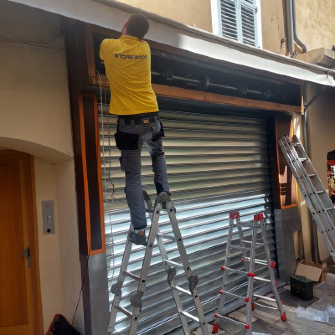 Réparation de rideaux métalliques à Meudon : Que faire ?