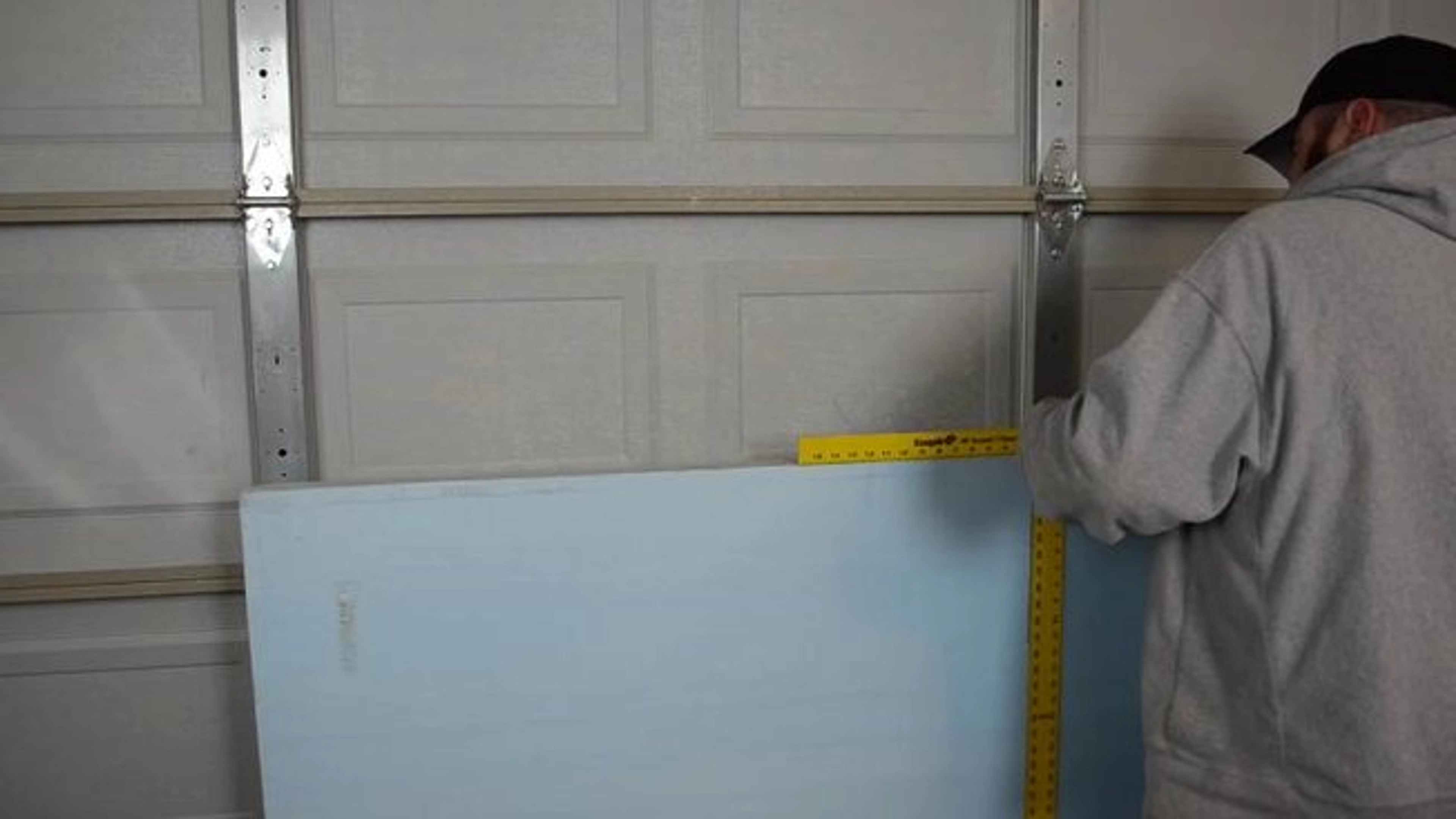 Comment isoler une porte de garage ? Démarches et astuces