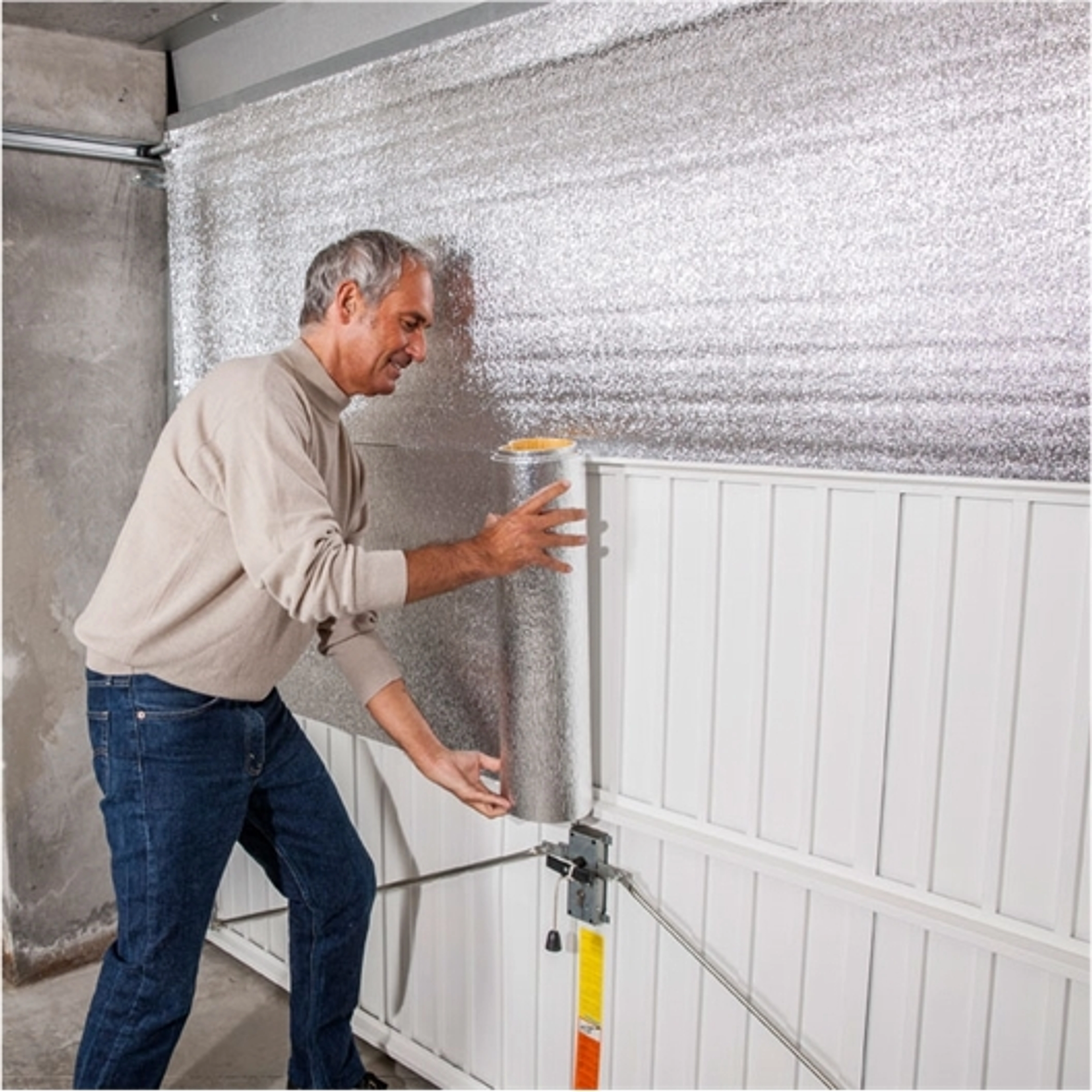 Comment isoler une porte de garage basculante ?