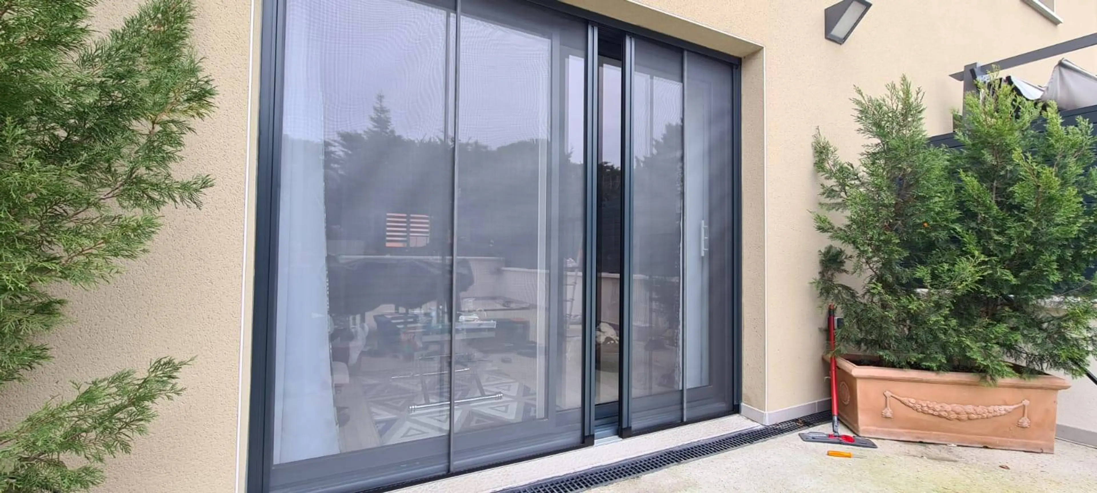 Moustiquaire pour baie-vitrée