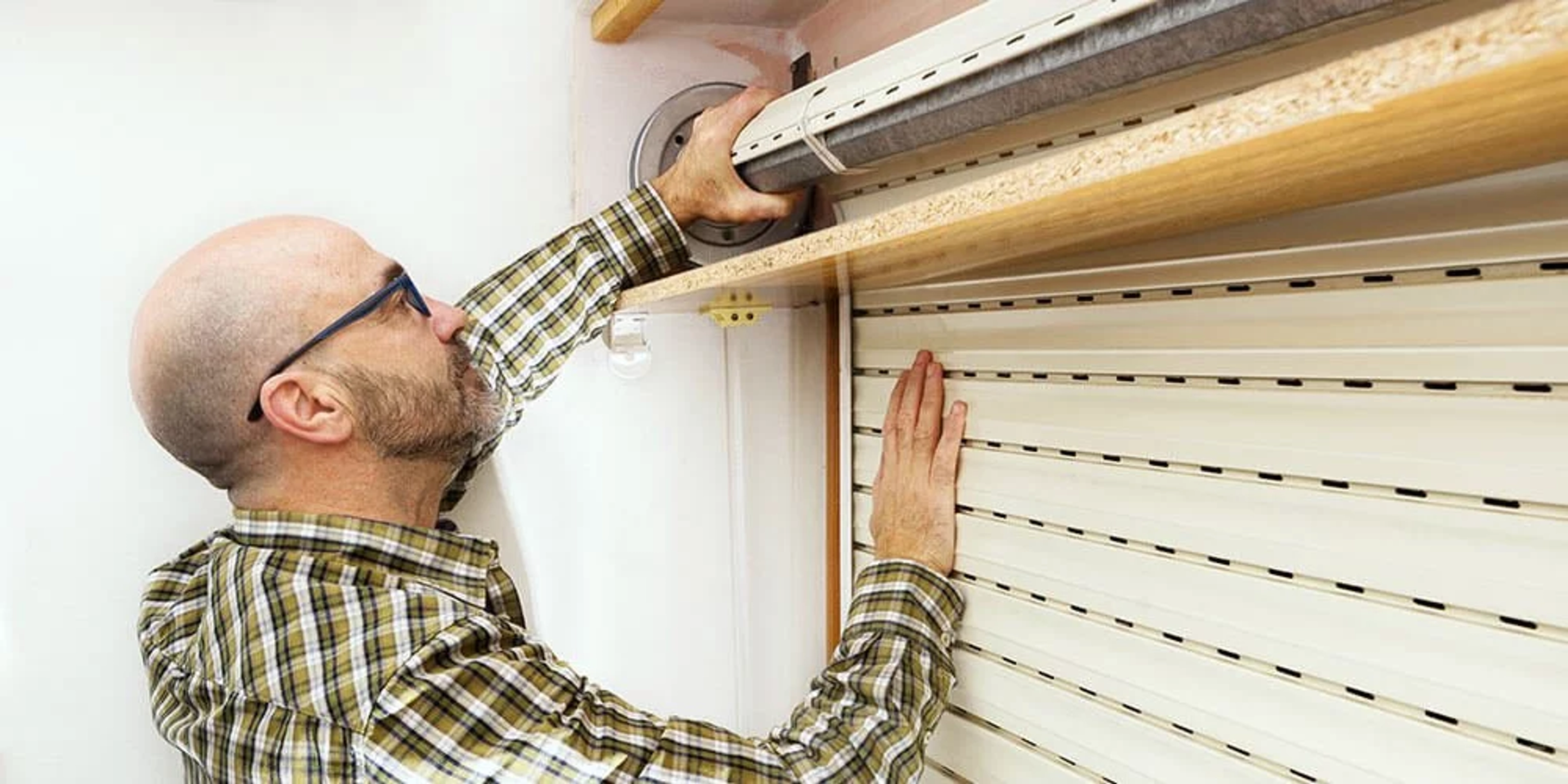 Comment démonter un axe de volet roulant électrique ?