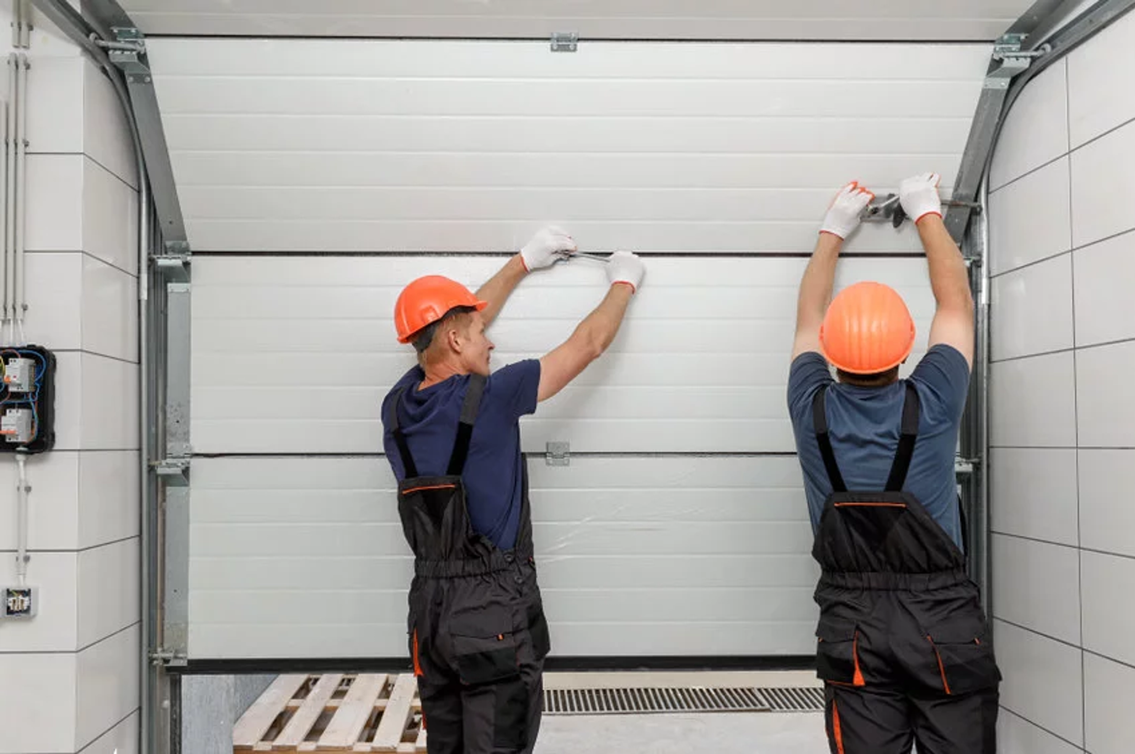 Comment réparer une porte de garage basculante manuelle ?