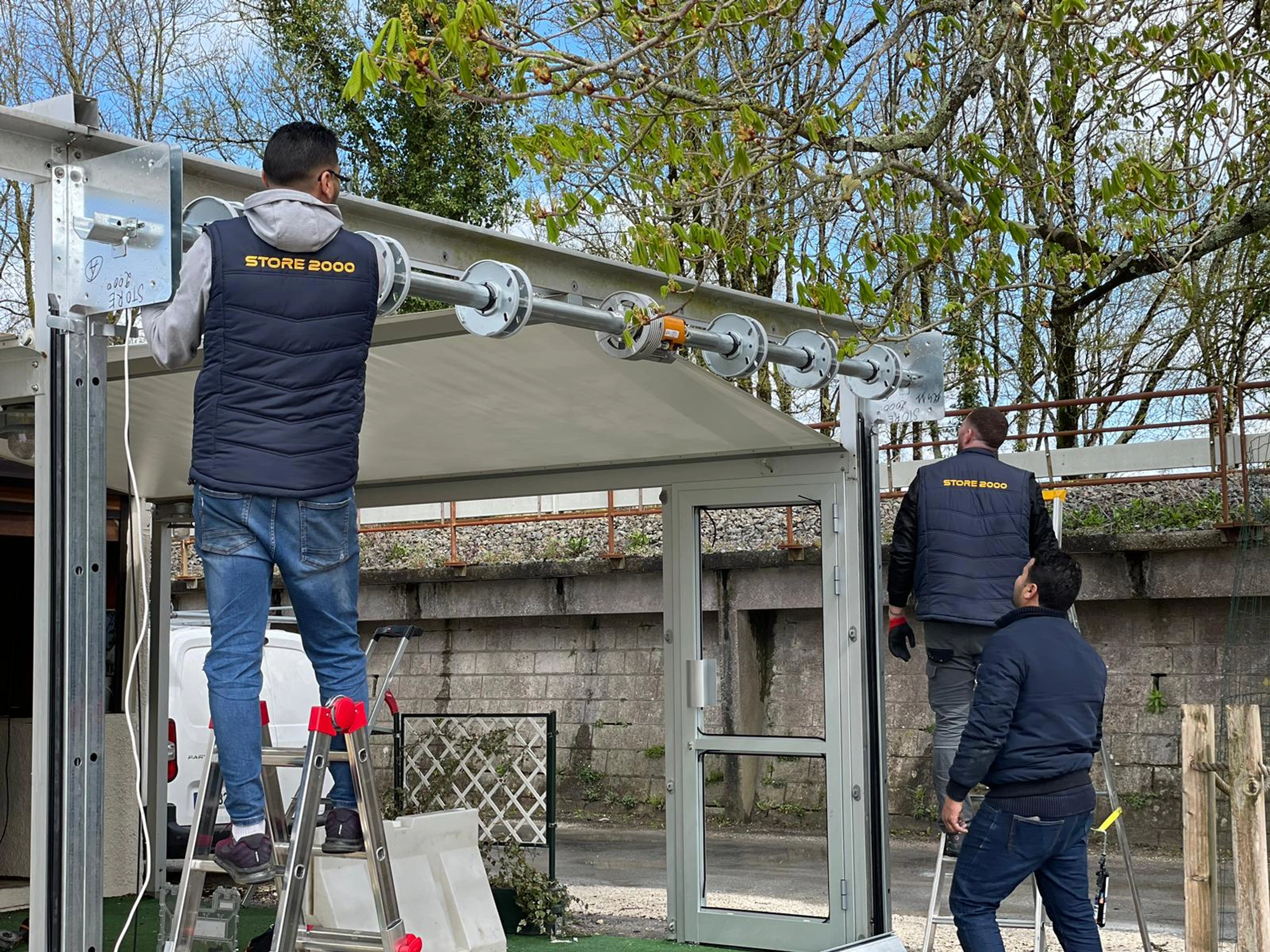 Comment installer un rideau métallique