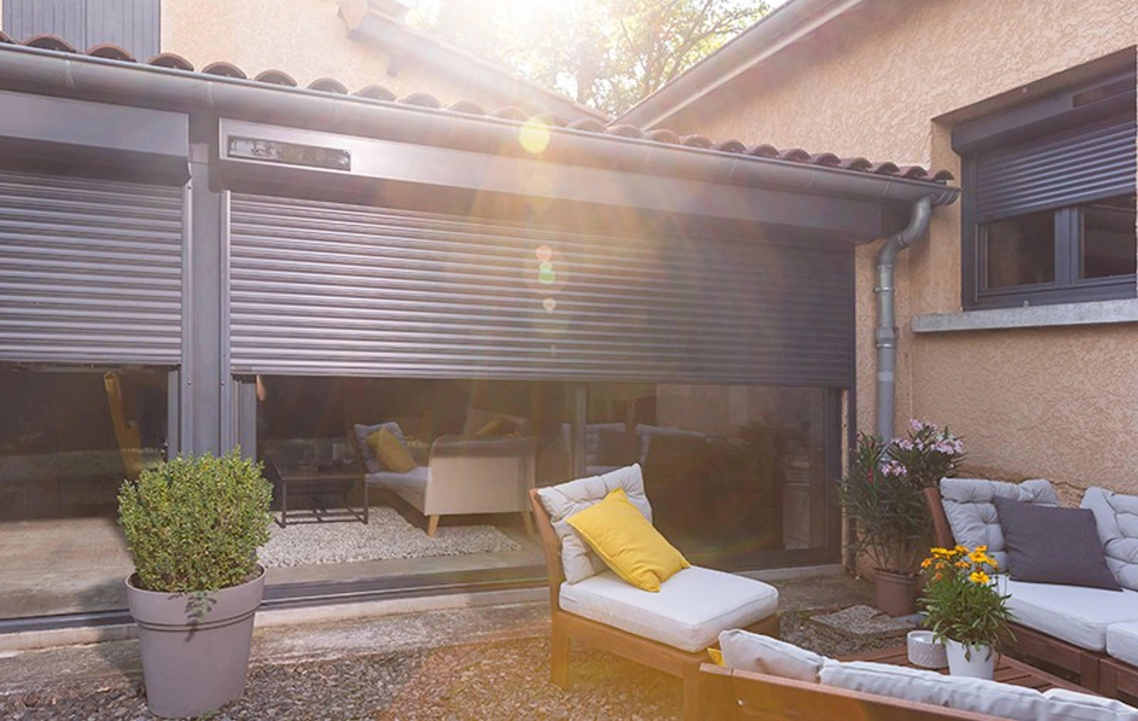 Comment installer un volet roulant solaire