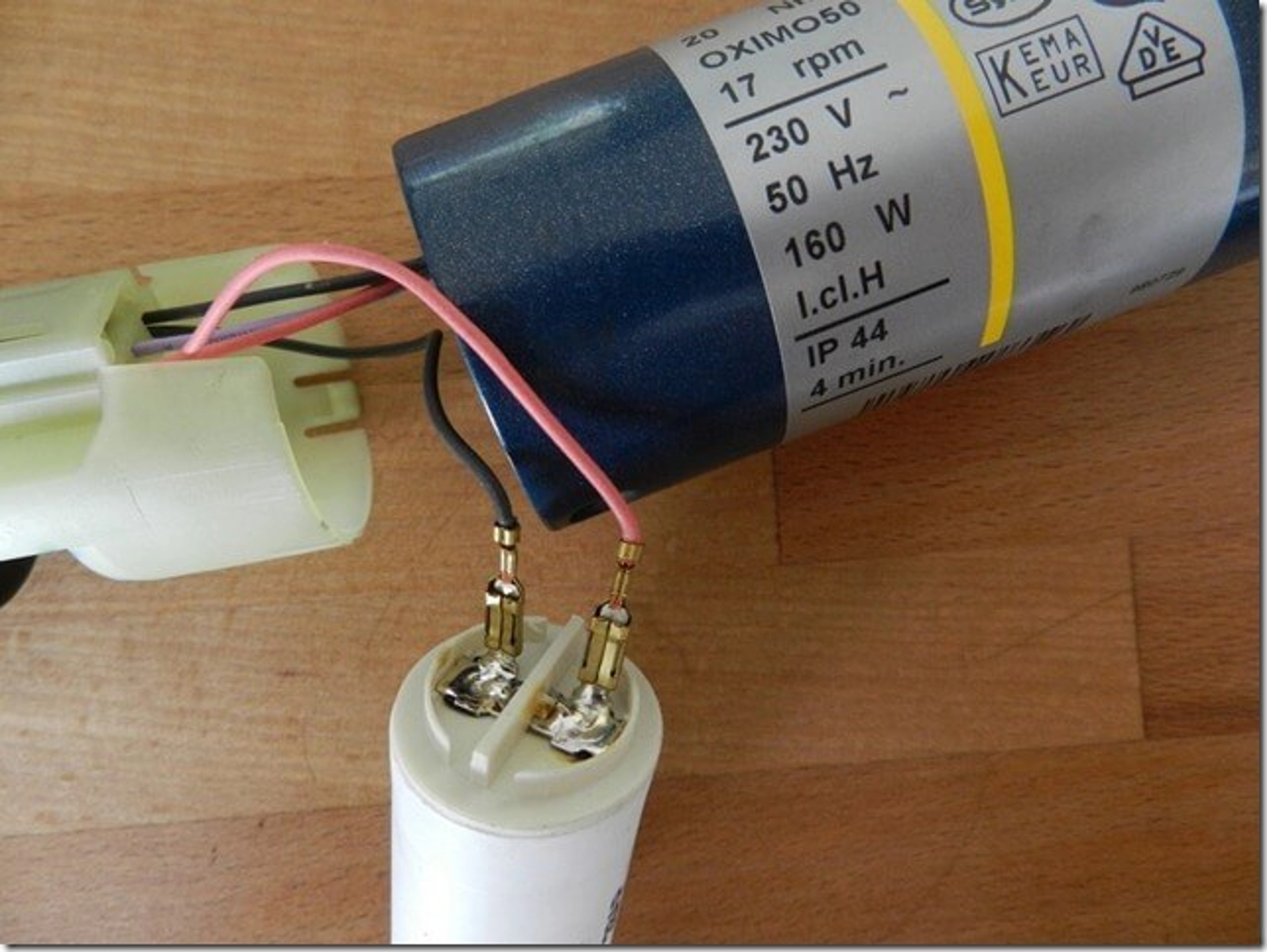 Comment changer un condensateur volet roulant Simu ?