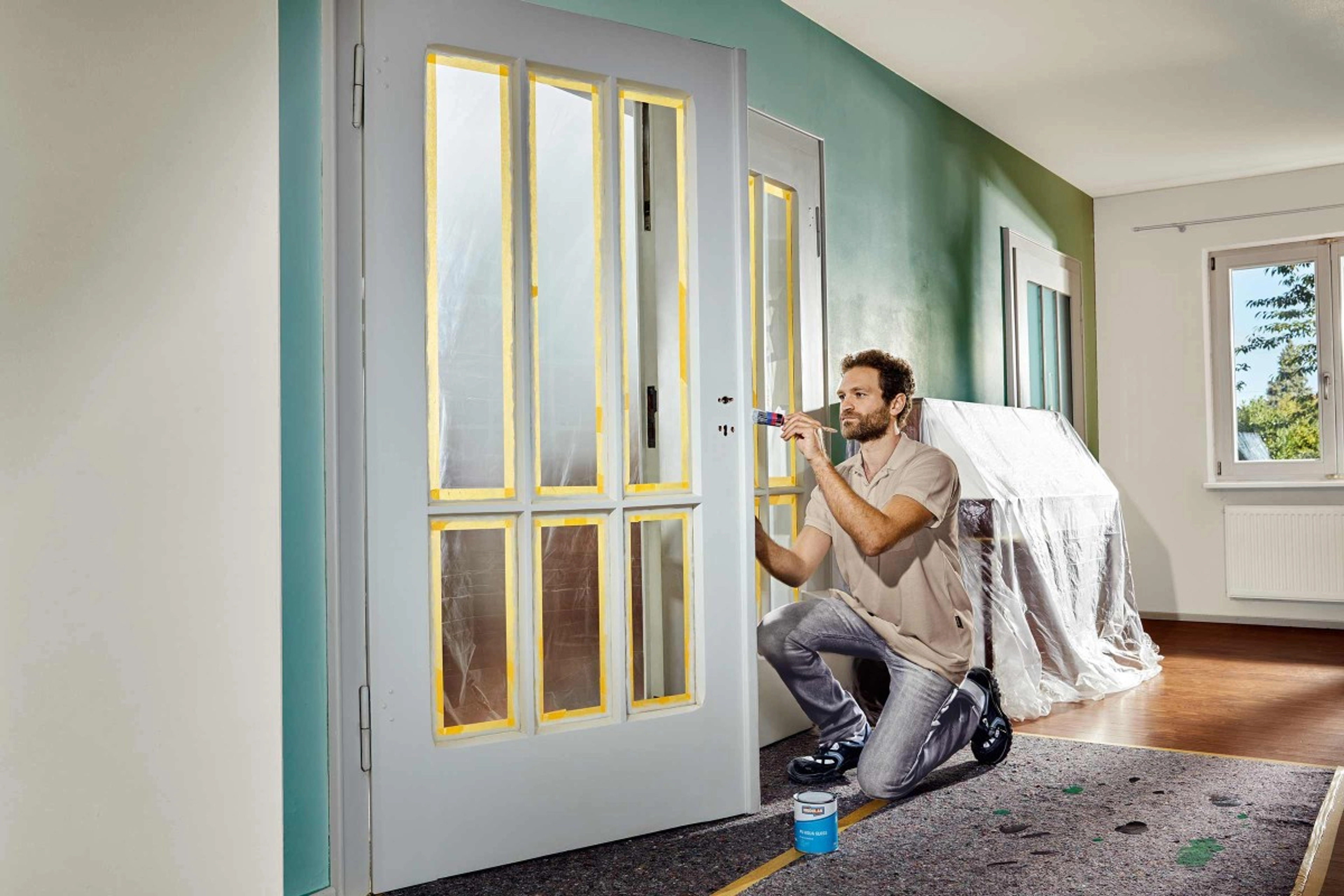 Comment changer une porte intérieure avec bâti ? Étapes et guide complet