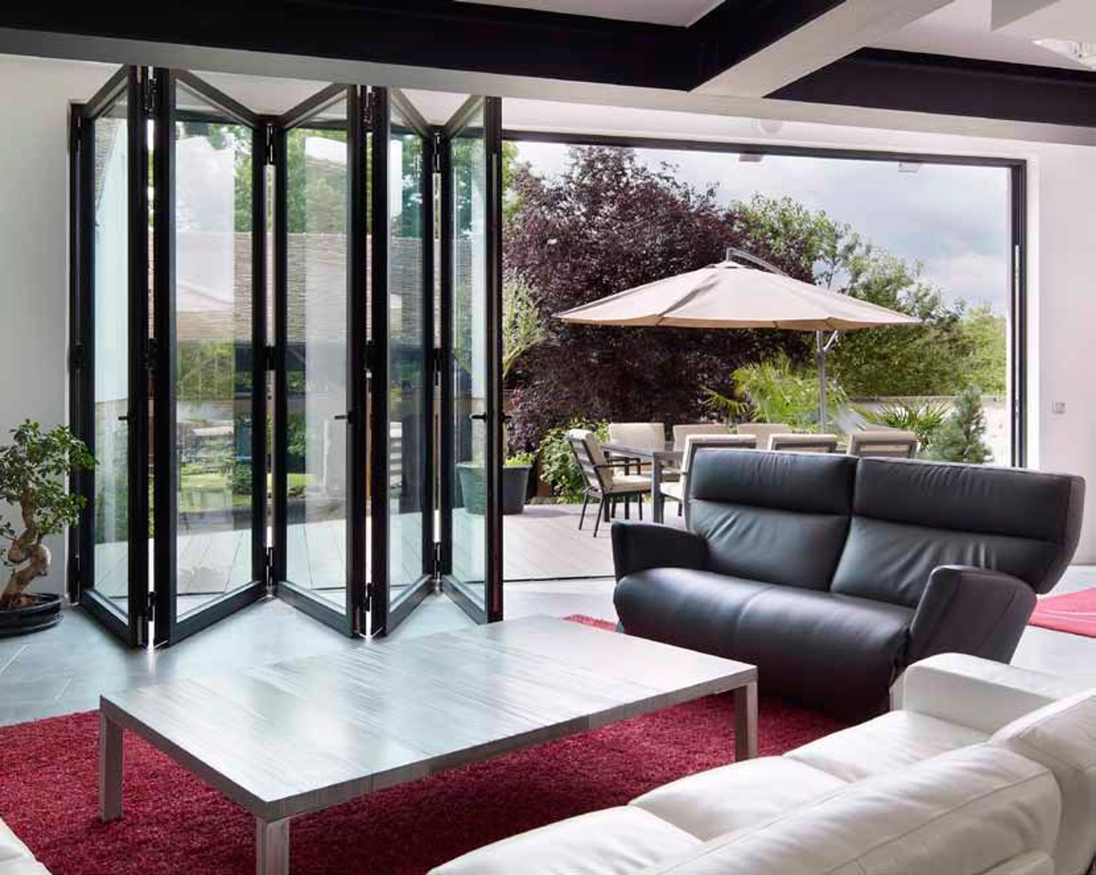 Pose baie vitrée en applique avec volet roulant : 5 étapes clés