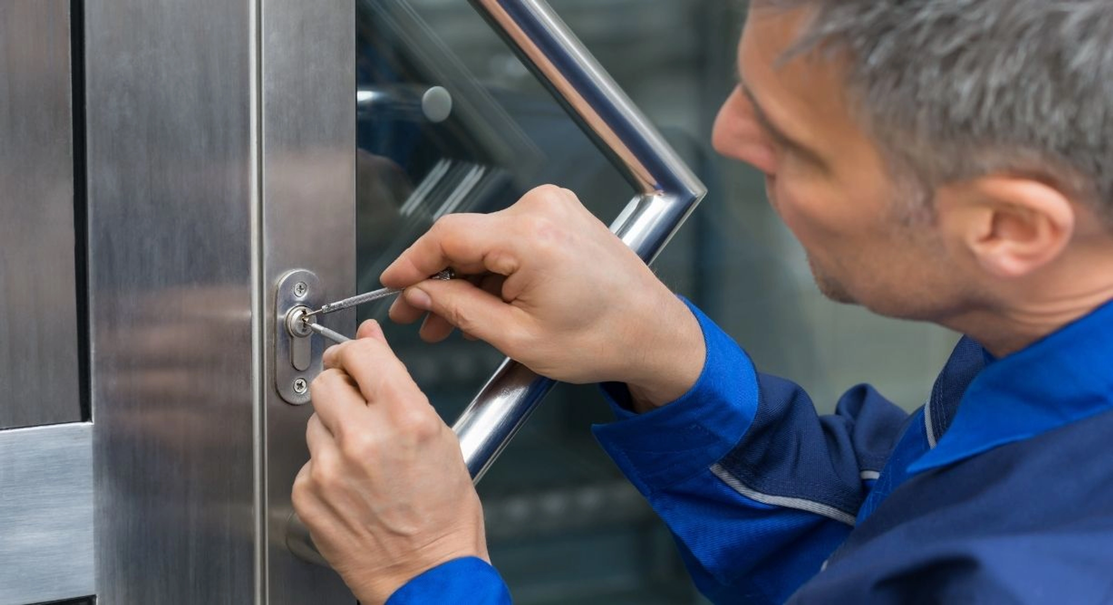 Comment changer la serrure de porte de garage ?