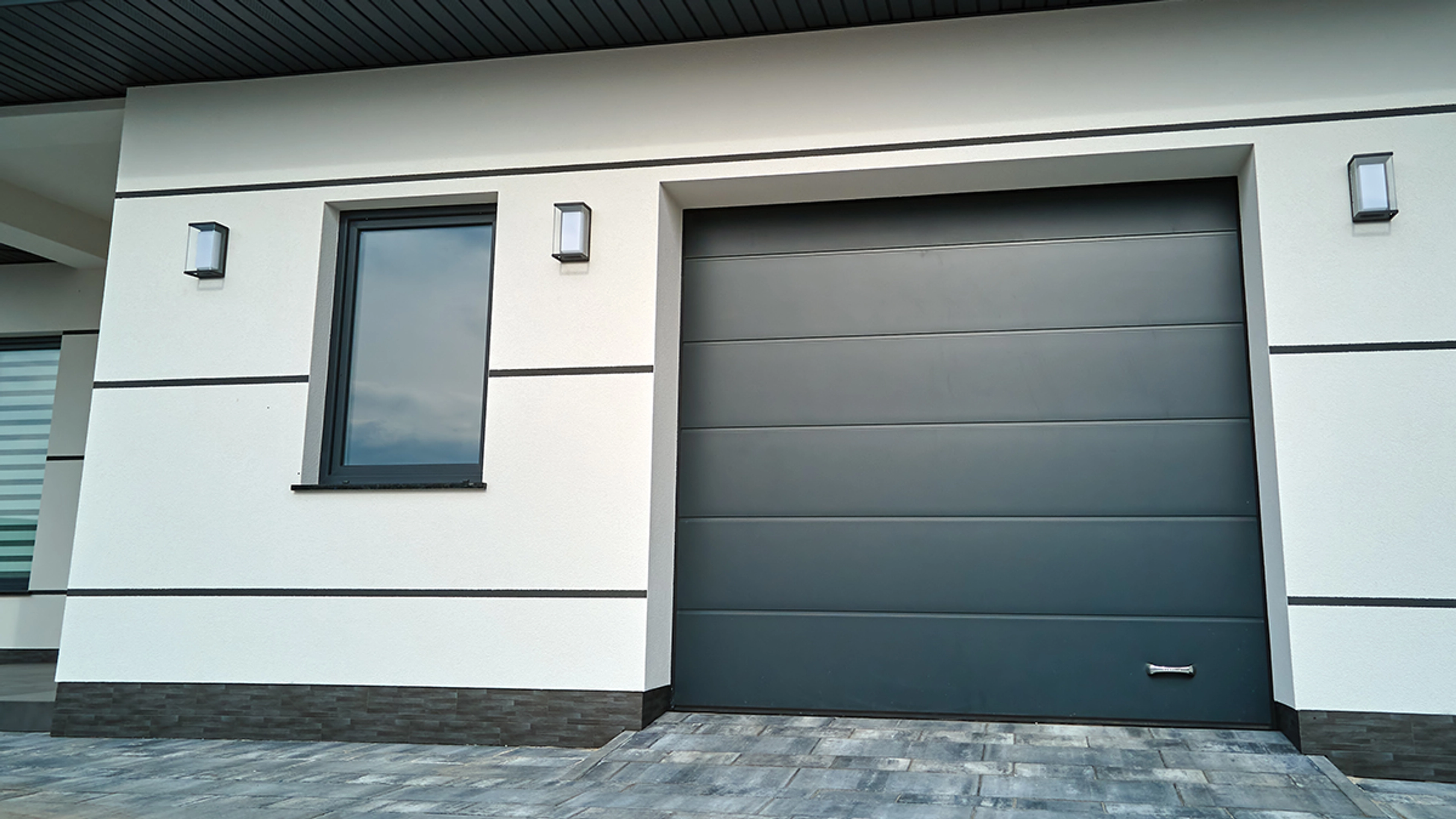 Porte de garage sectionnelle ou basculante : que choisir ?