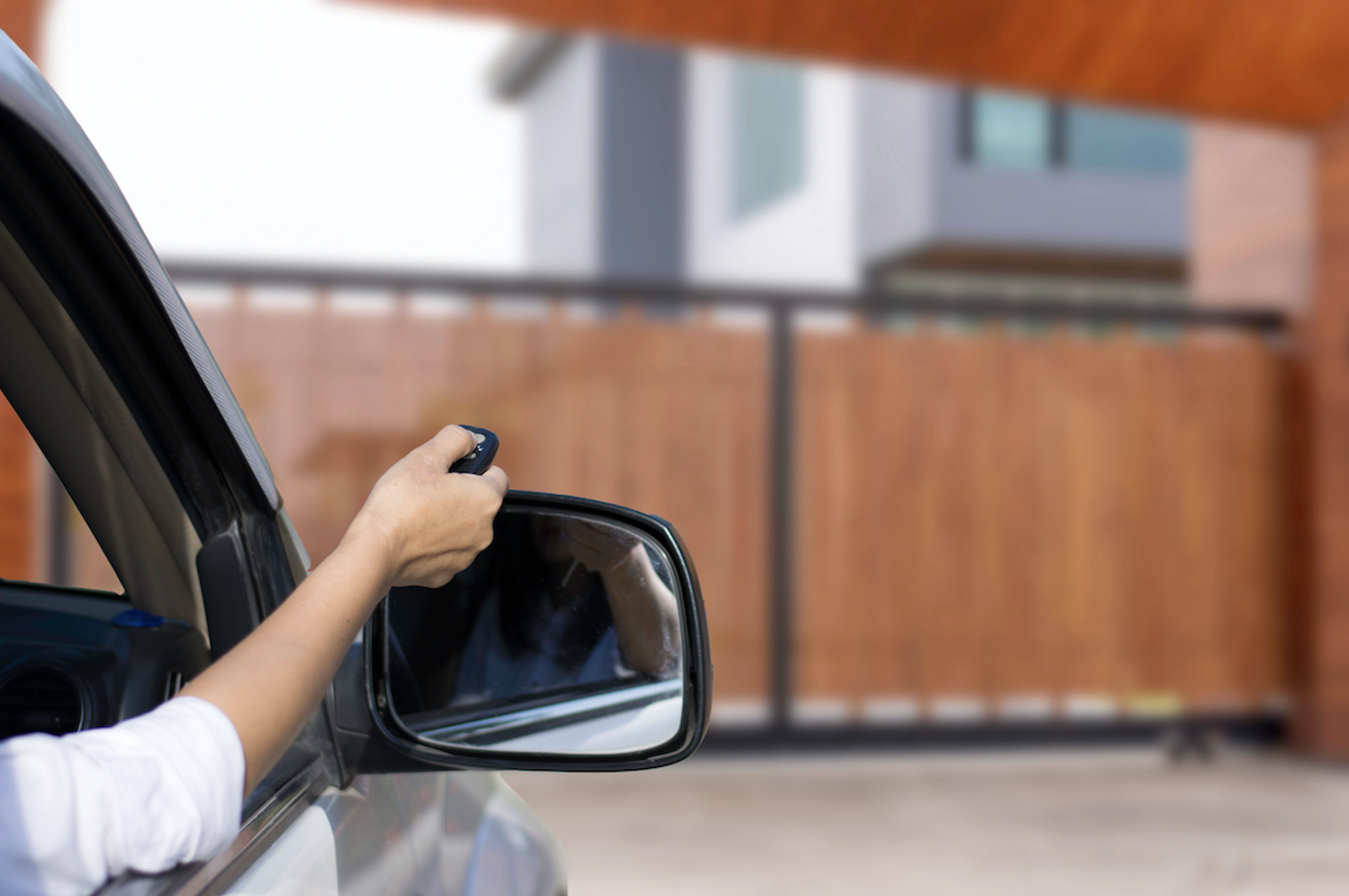 Comment programmer une télécommande porte de garage universelle ?