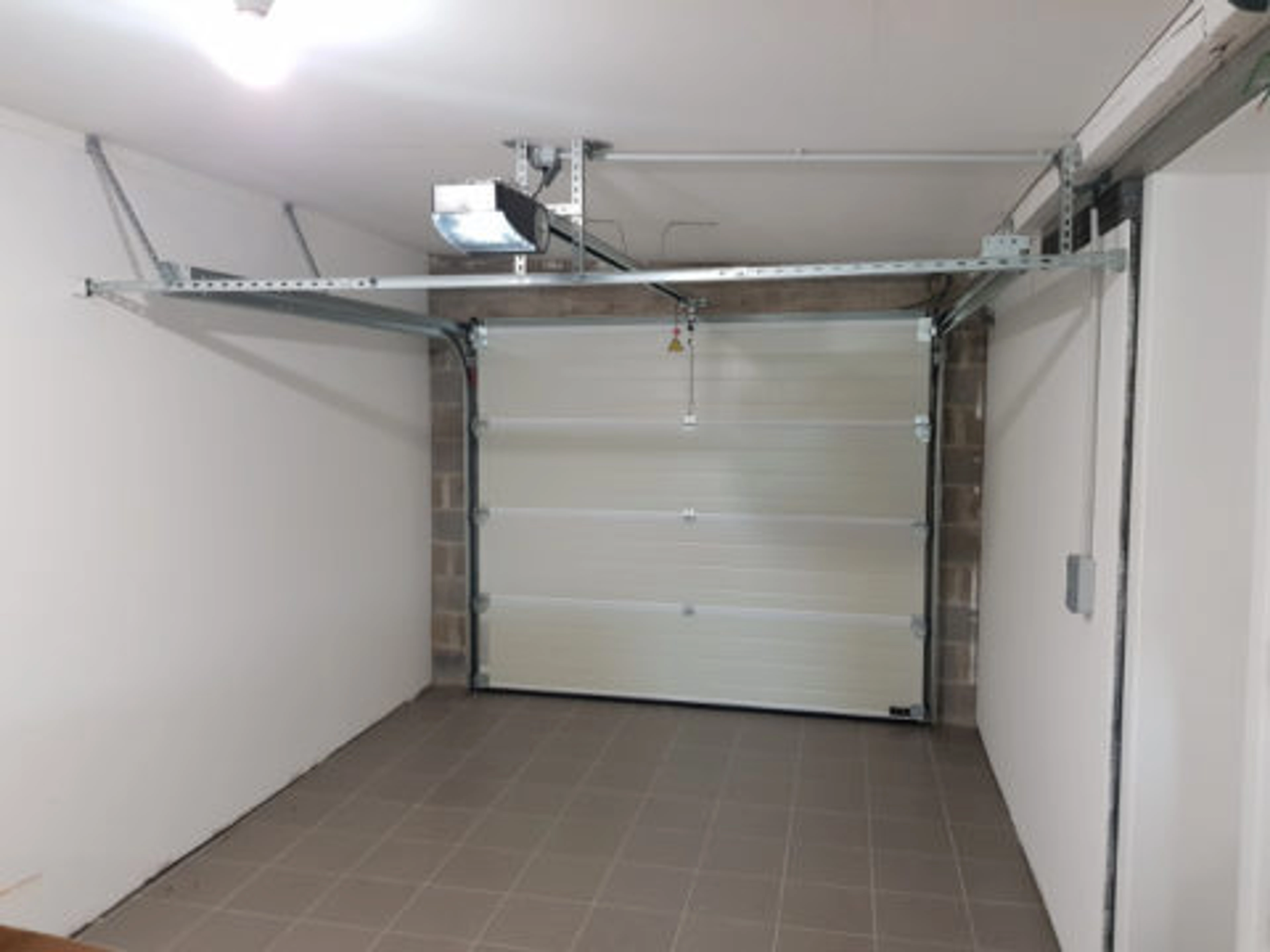 Comment rembrayer une porte de garage ?