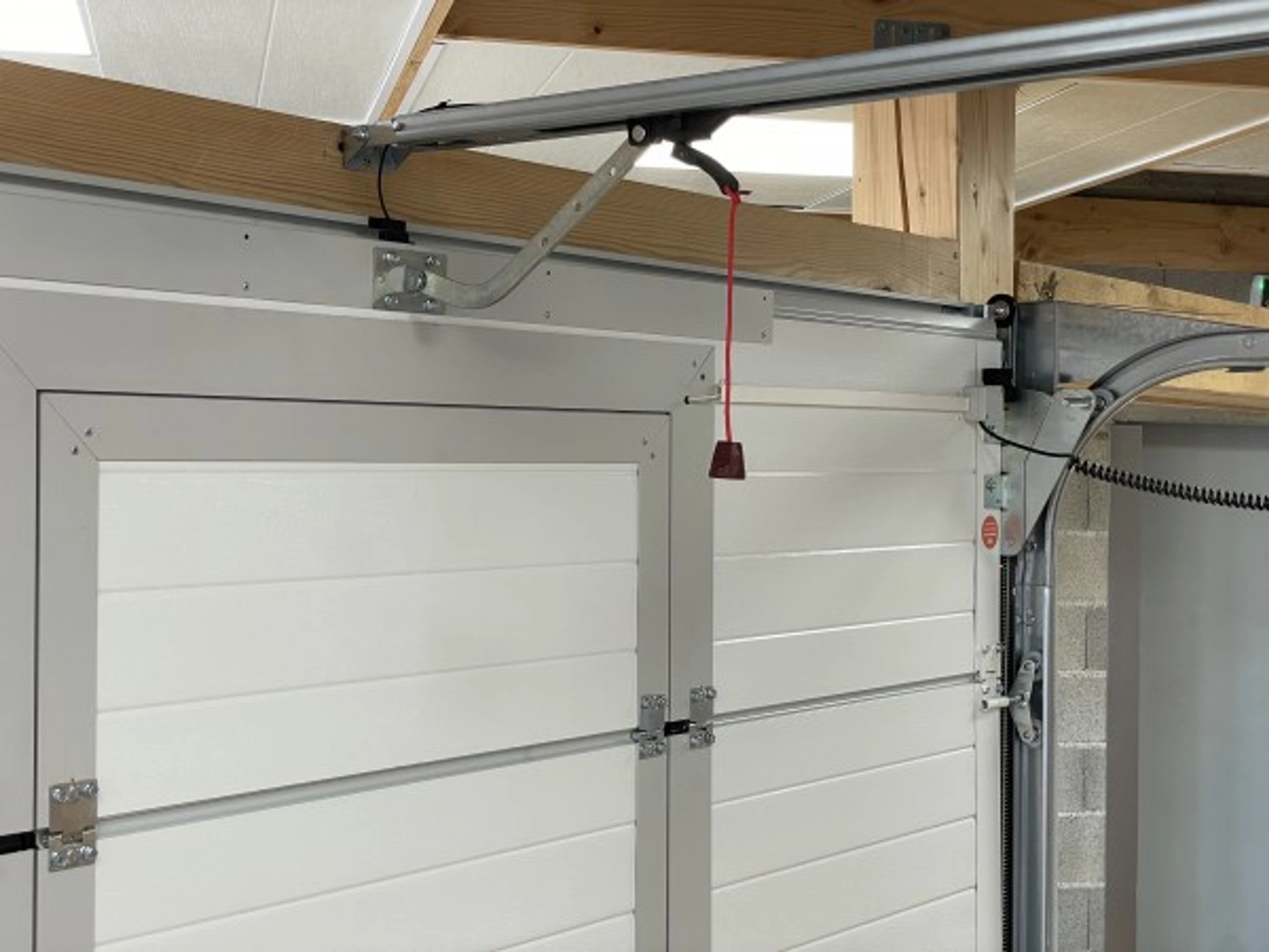 Comment remplacer une porte de garage basculante par une porte sectionnelle ?