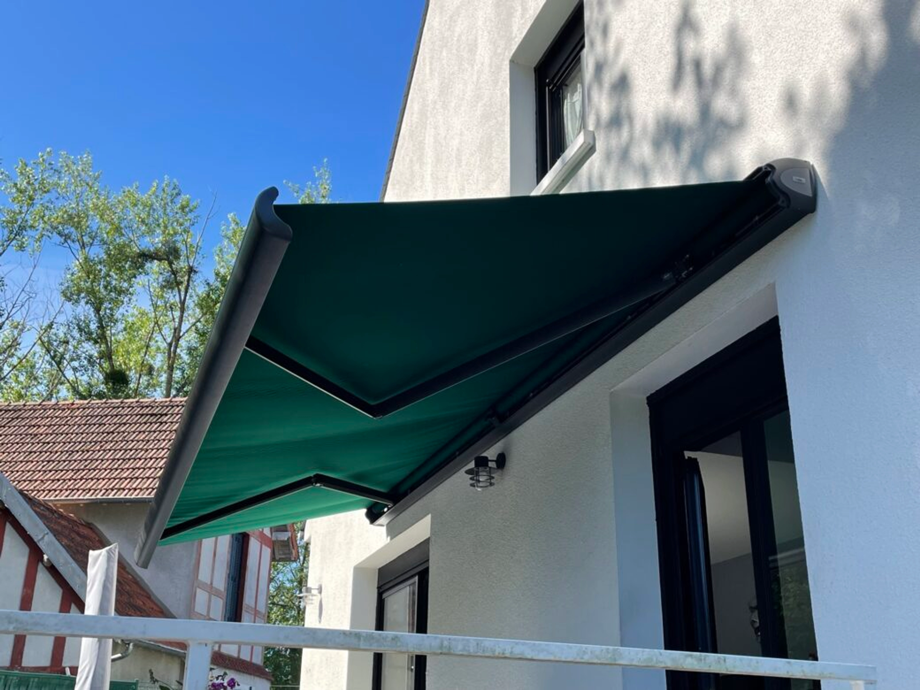 Store ou pergola: que choisir ?