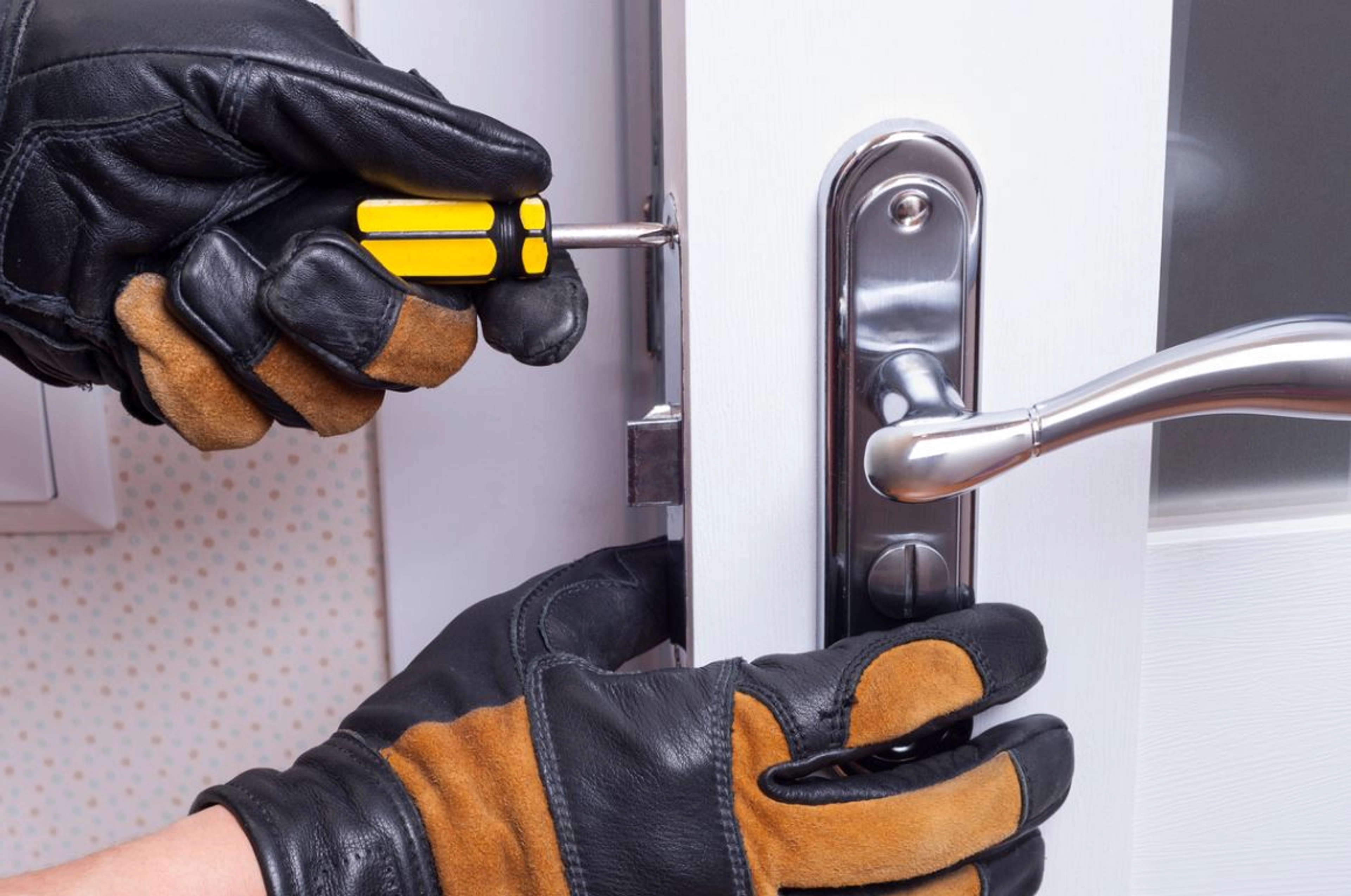 Dépannage d’un serrurier : que couvre l’assurance habitation ?