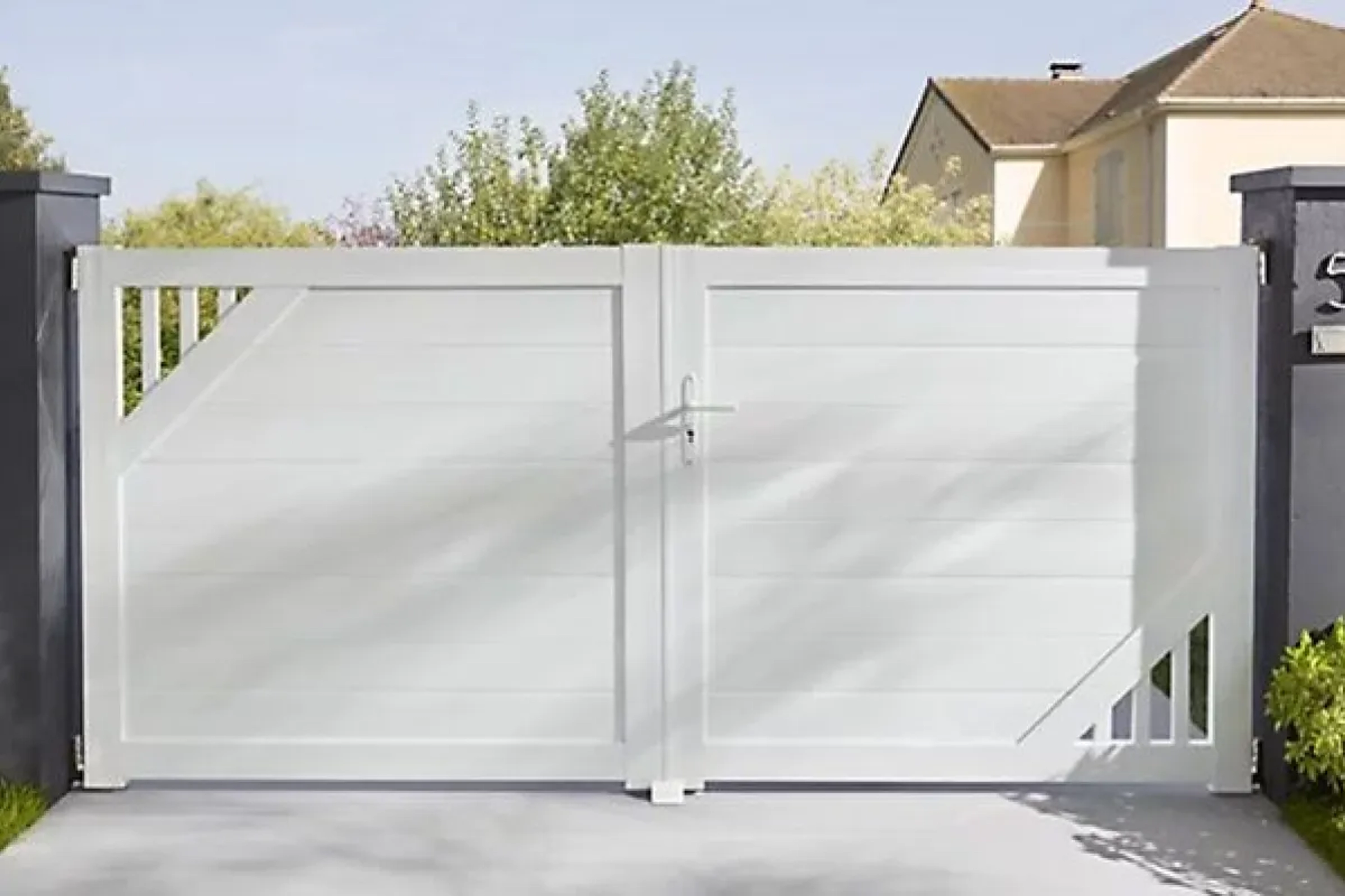 Portail coulissant en pente : quelle solution ?