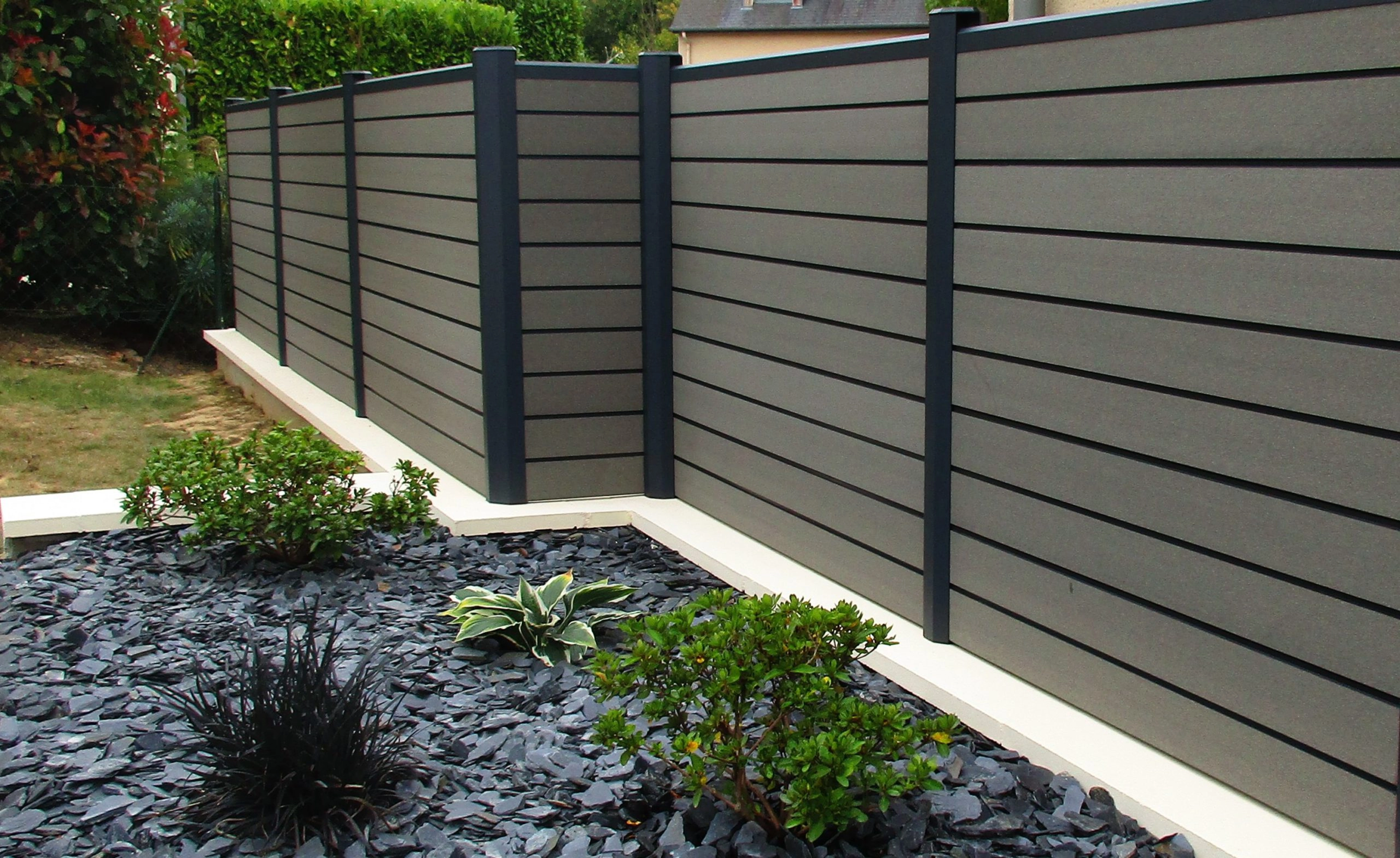 Tarif pose clôture rigide avec soubassement béton : ce qu’il faut savoir