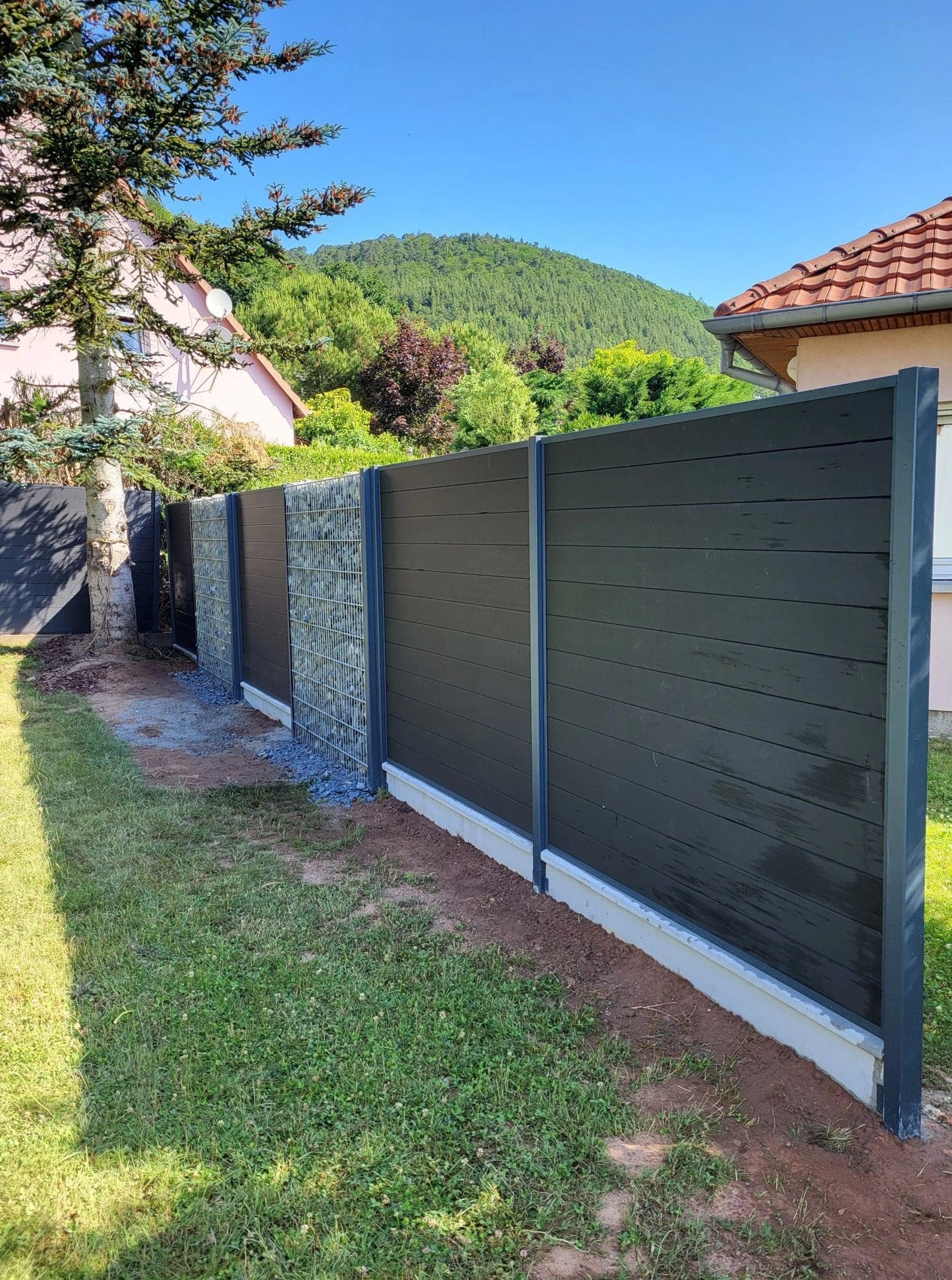 Comment fixer un brise vue sur un grillage ?