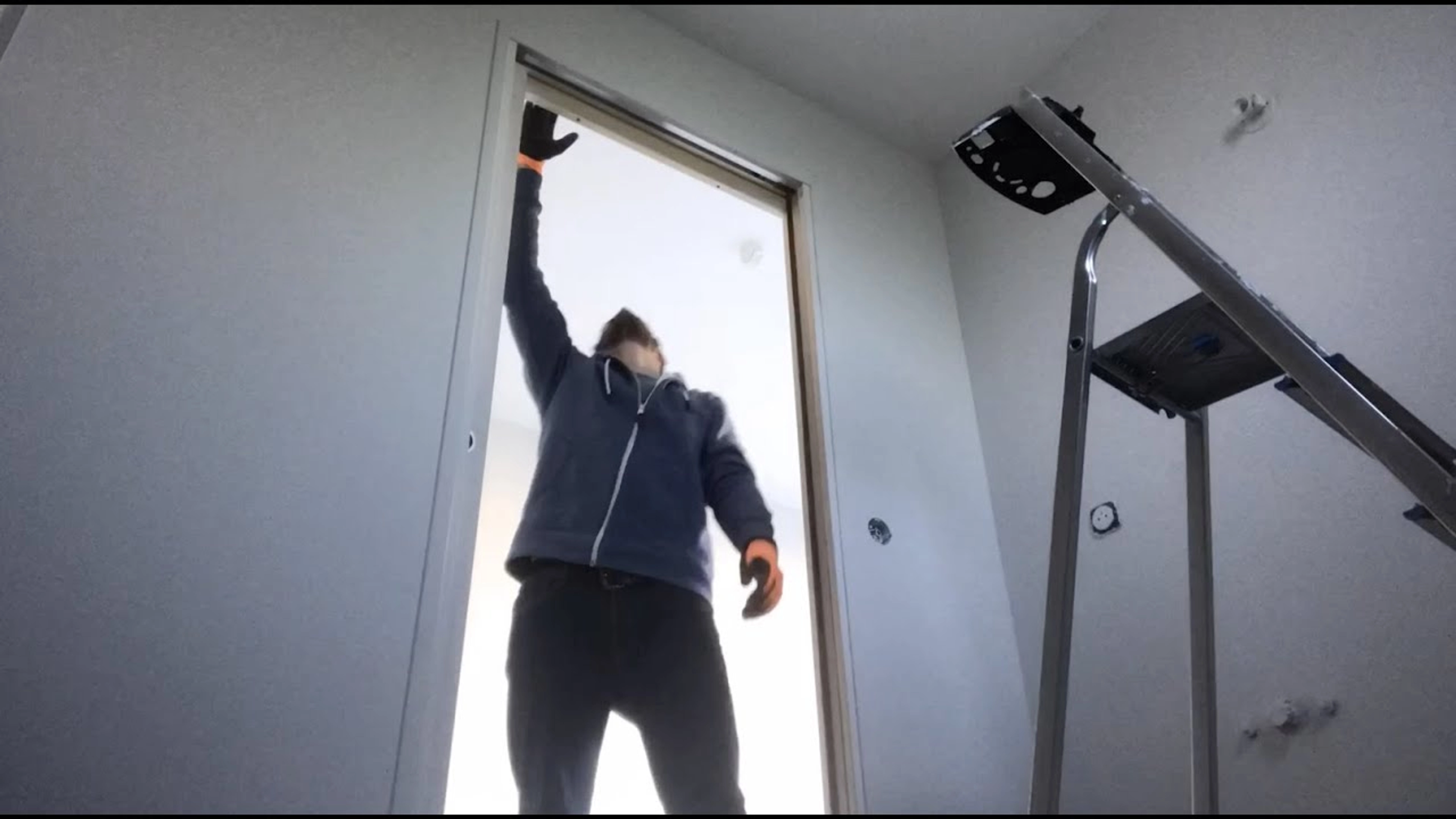 Comment démonter une porte coulissante ?