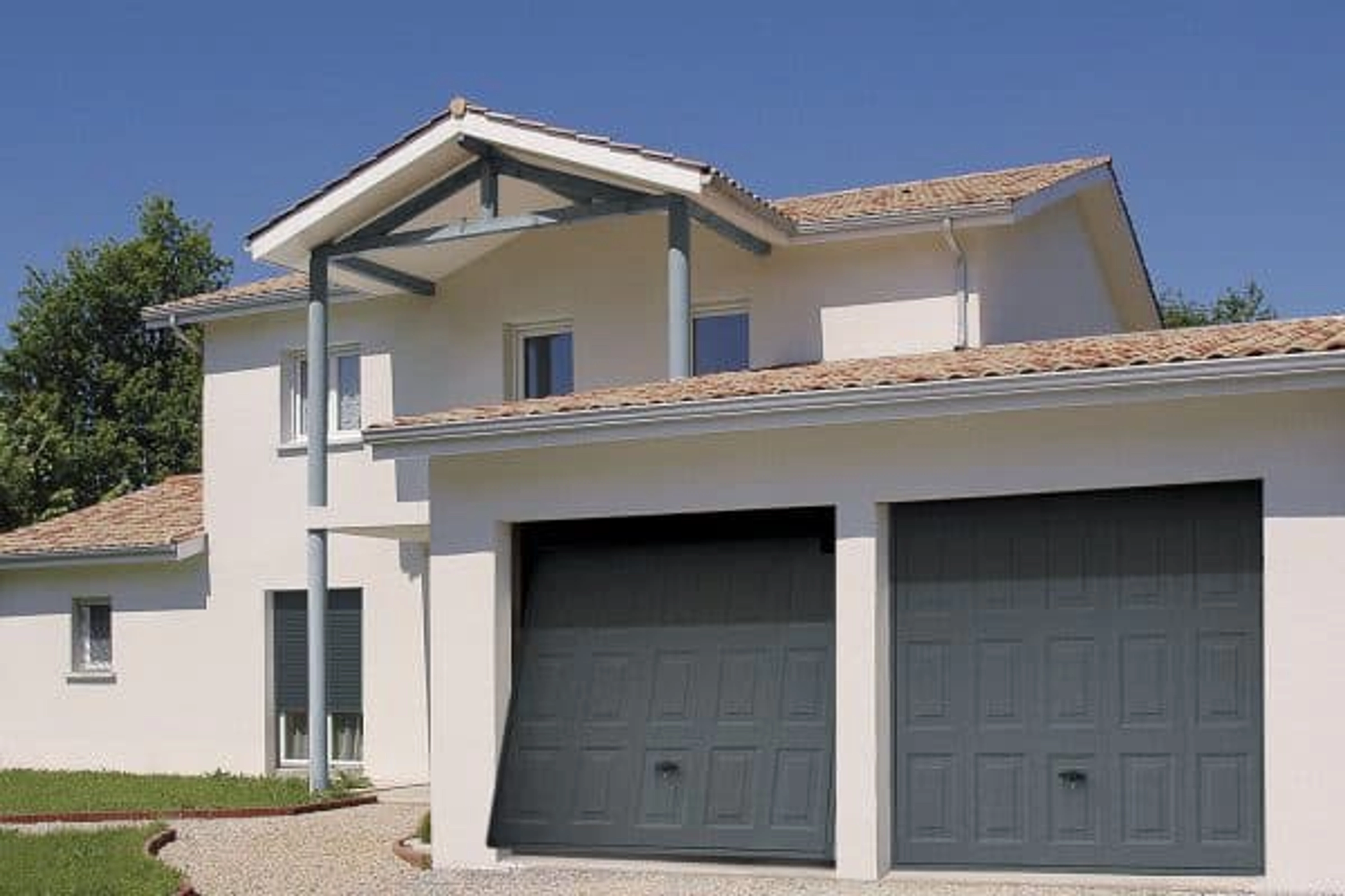 Comment changer un vérin de porte de garage ?