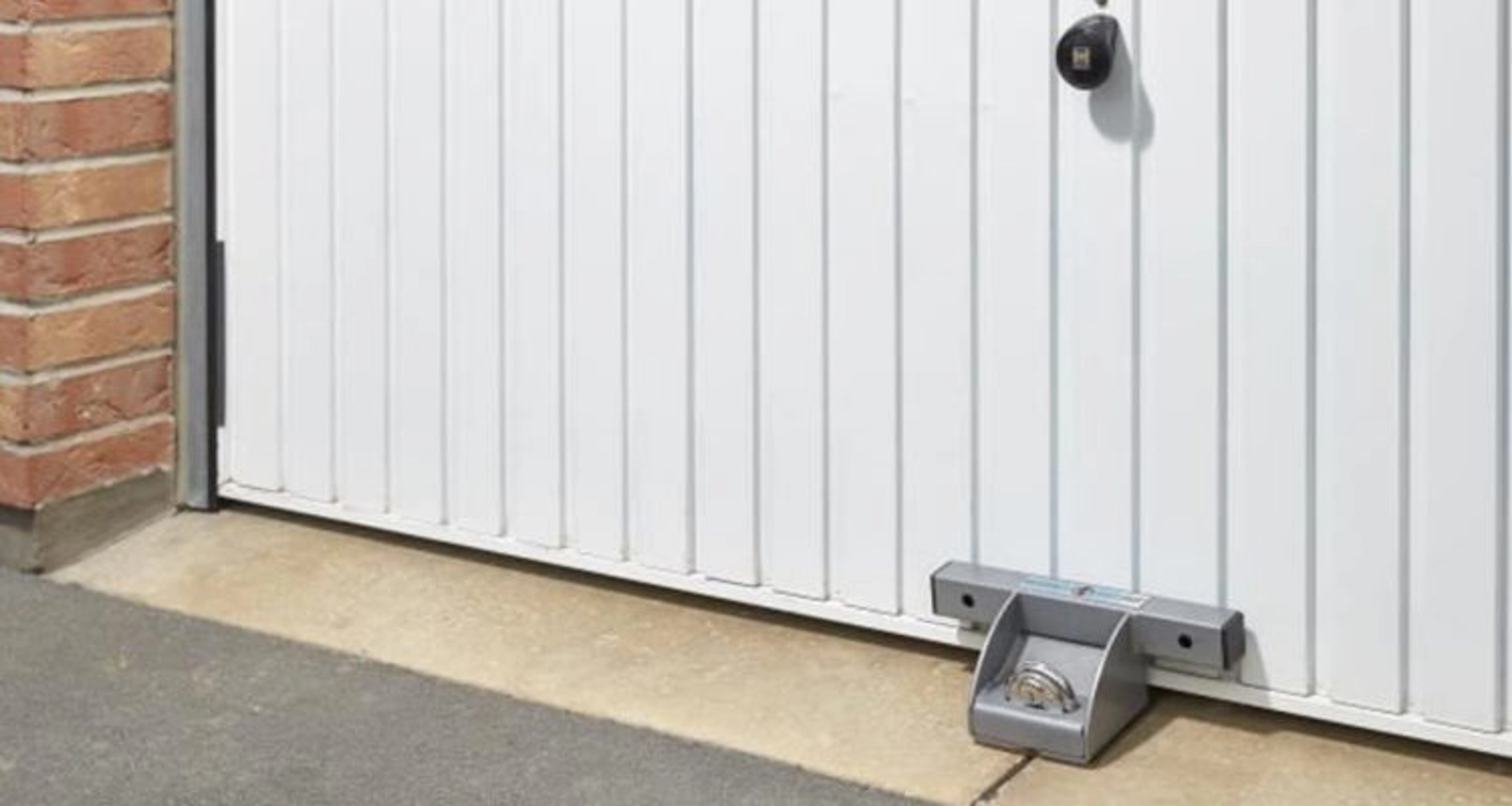 Quel budget pour une porte de garage anti-inondation ?