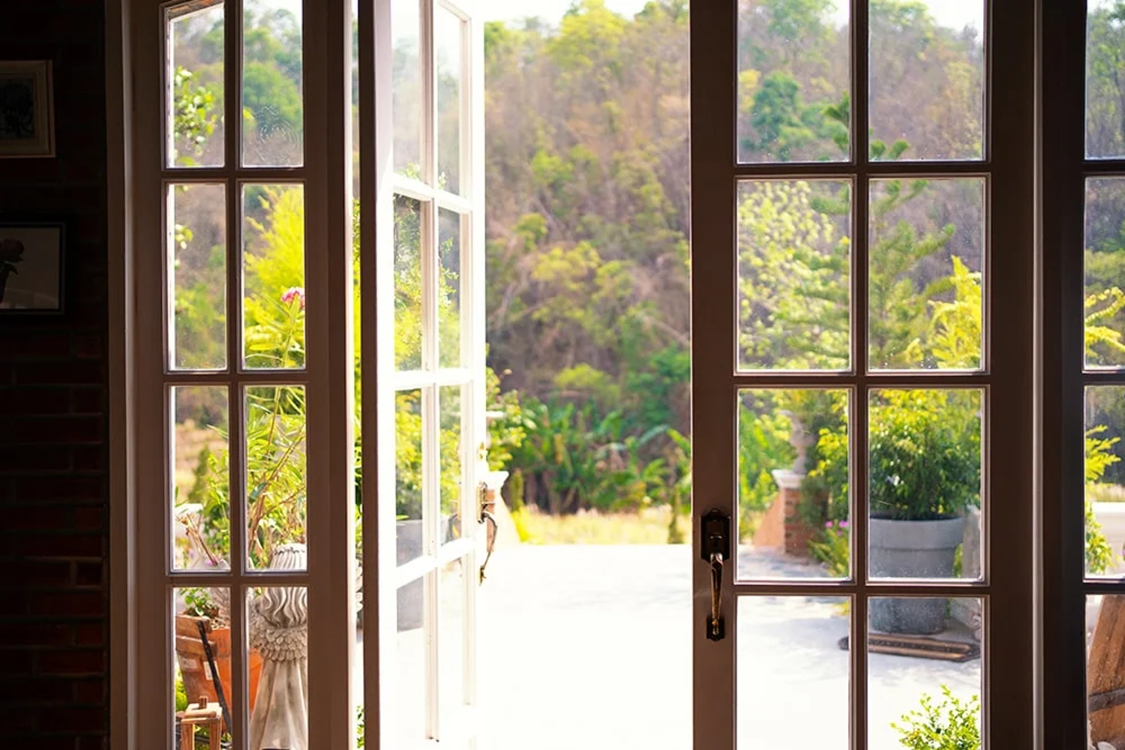 Comment changer le crémone d’une porte fenêtre en bois ?