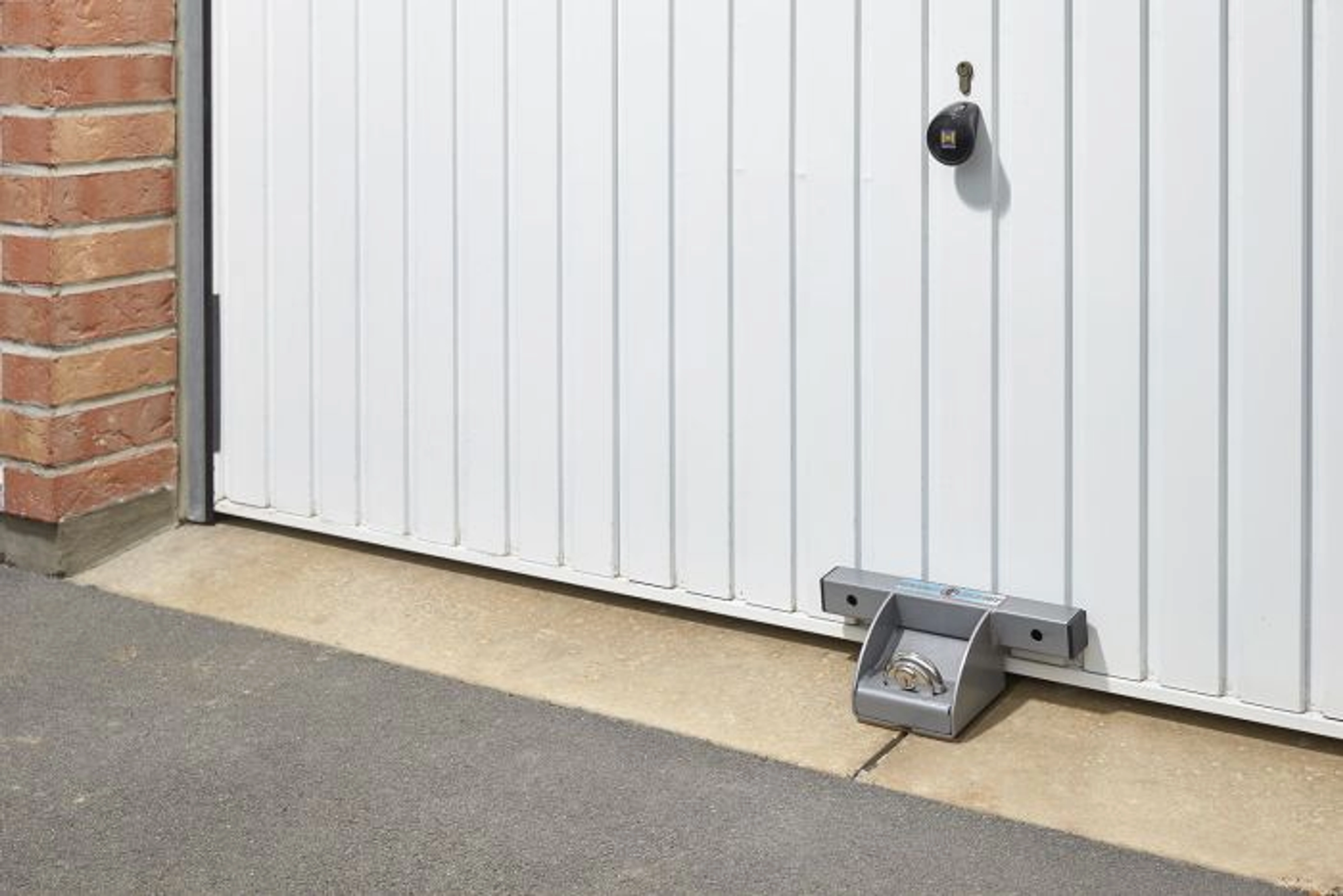 Quel est meilleur antivol pour une porte garage basculante ?