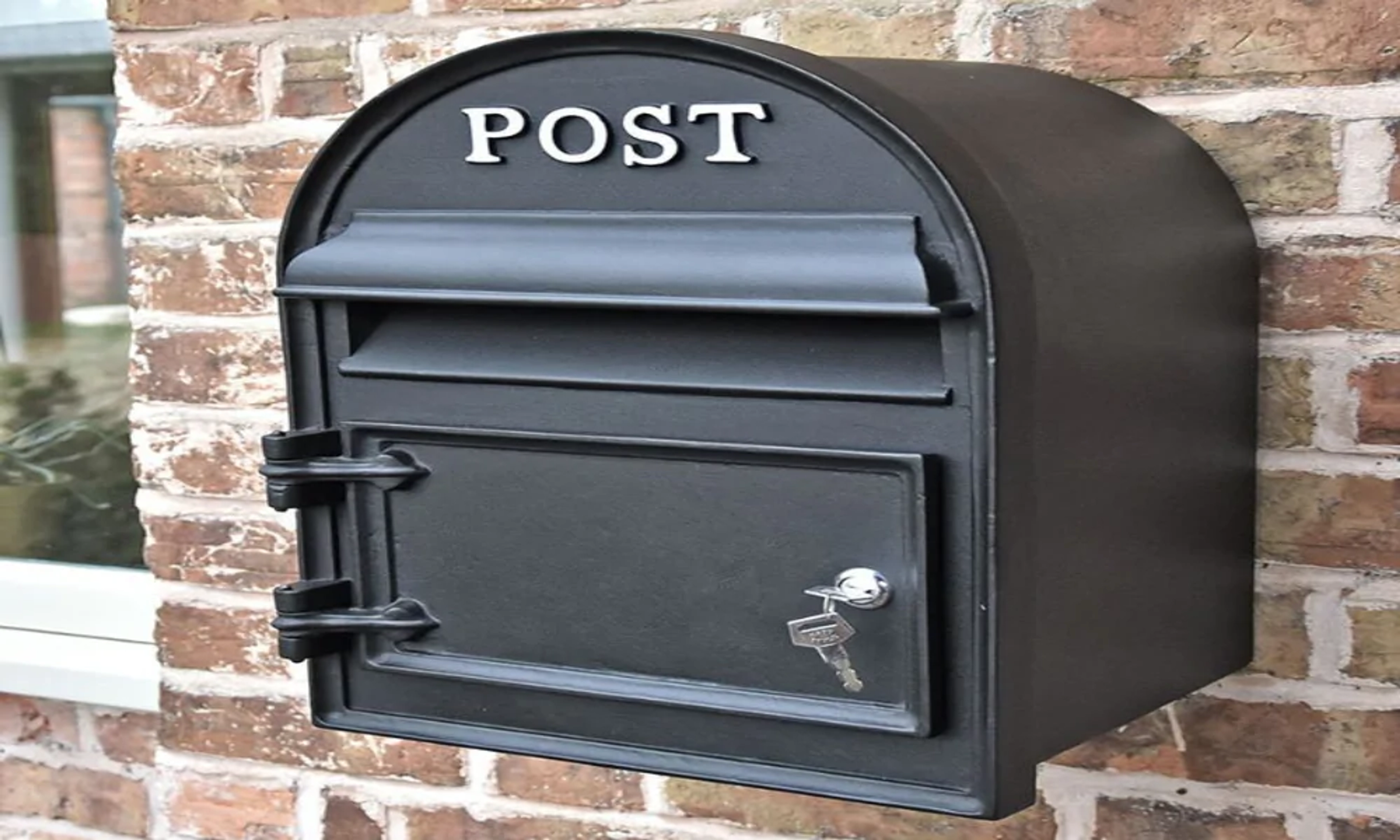 Boîte aux lettres bloquée par colis : solutions rapides