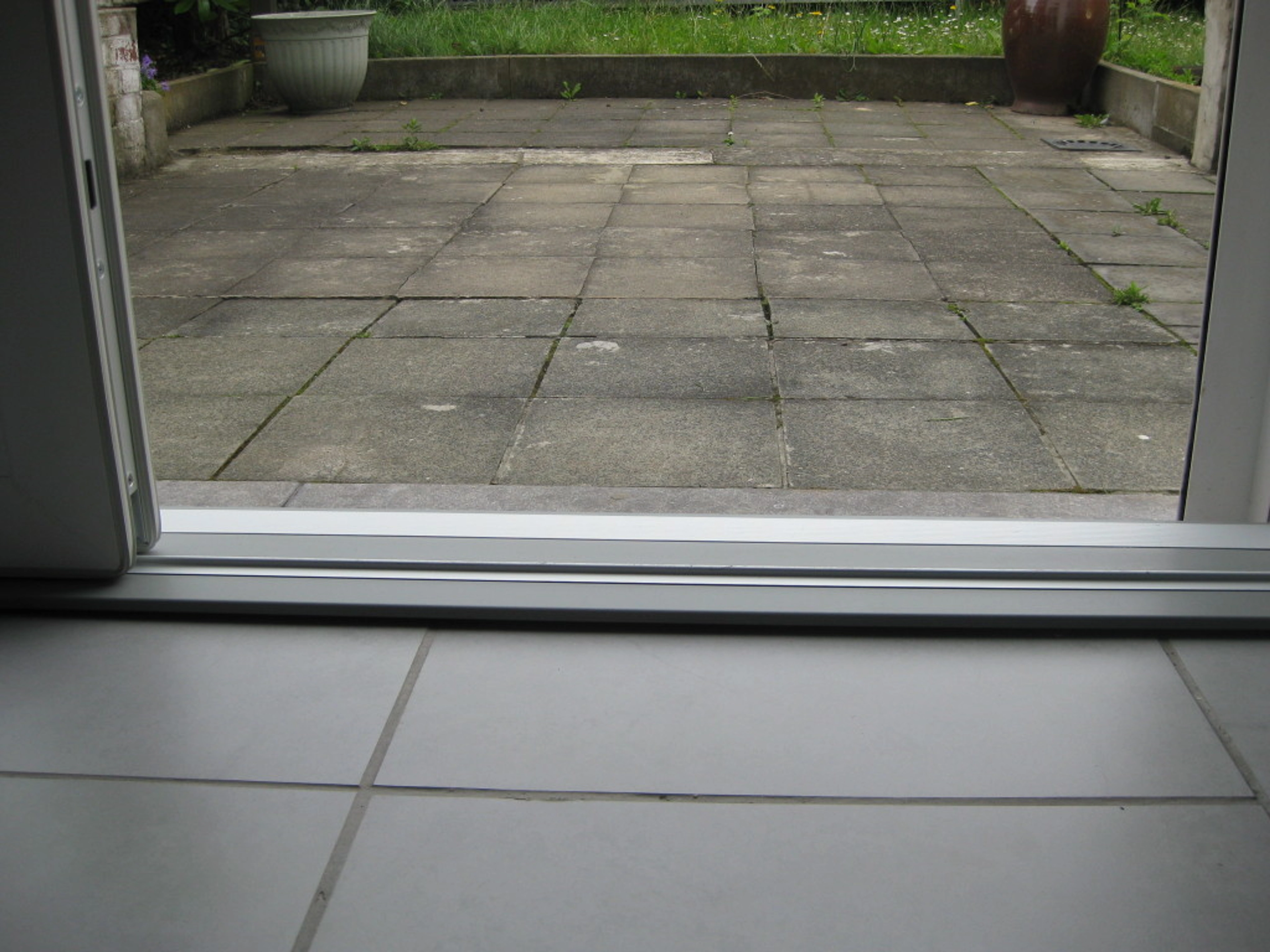 Comment régler les paumelles d’une porte d’entrée