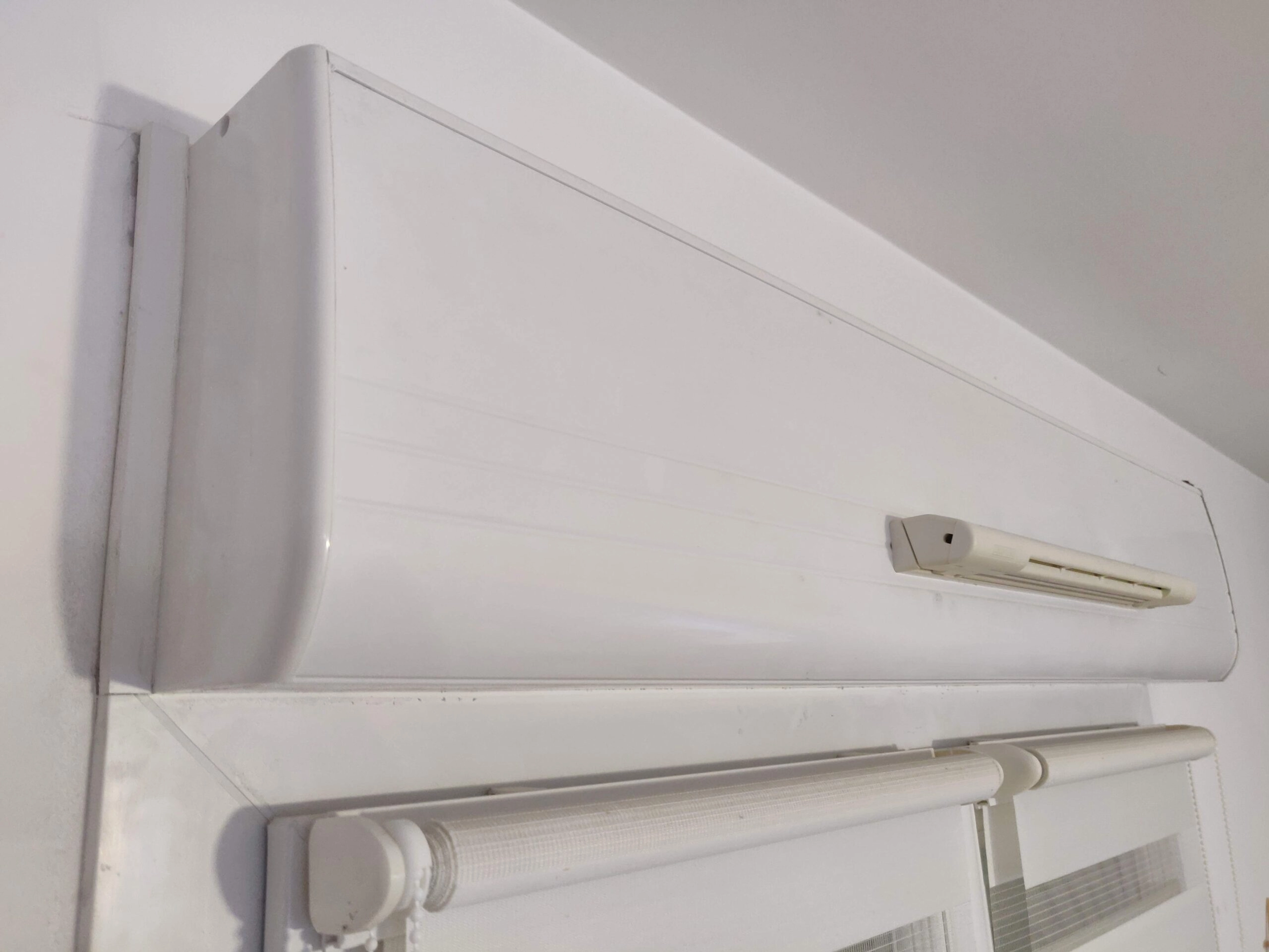 Ouvrir un coffre volet roulant sans vis