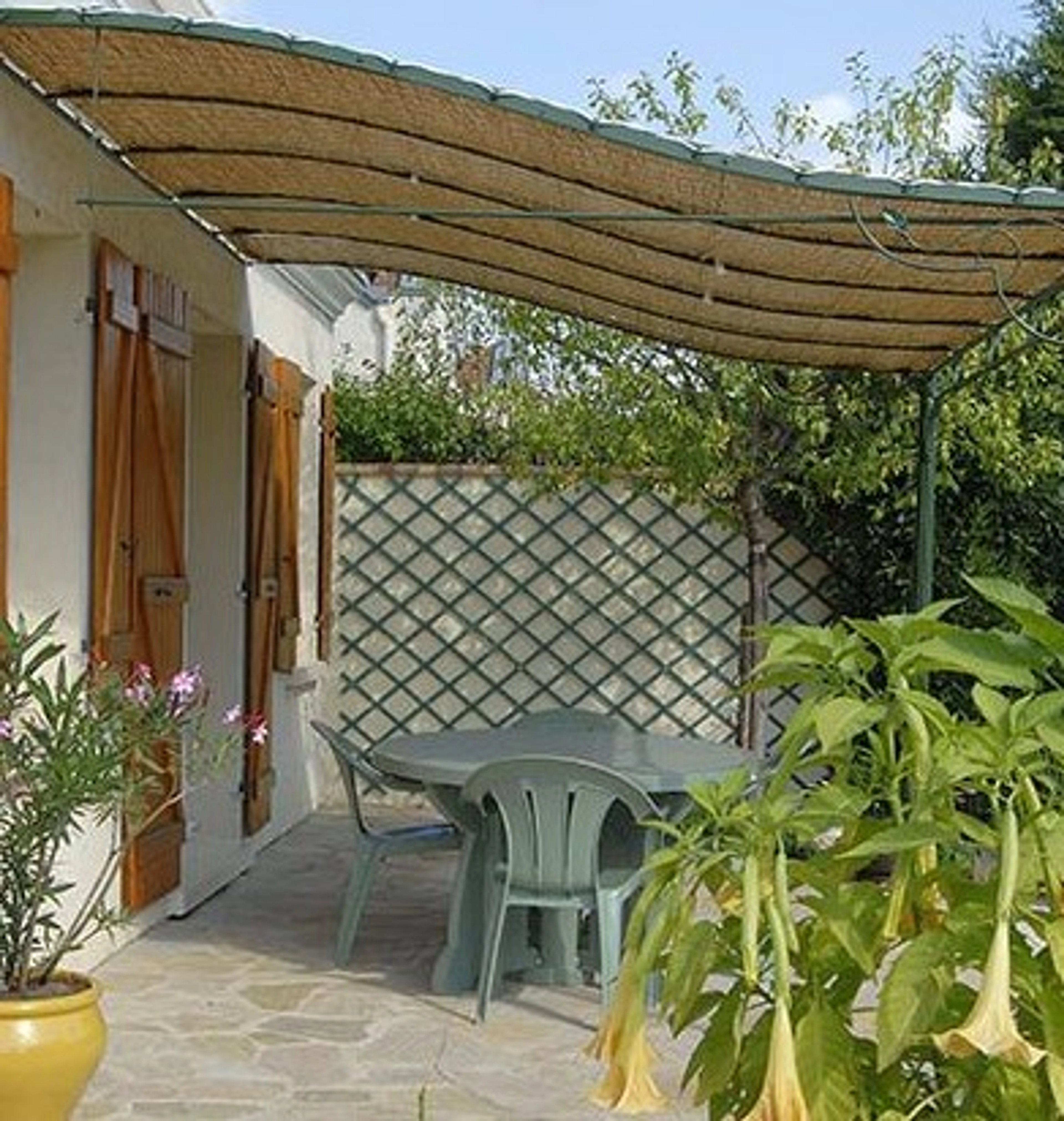 Comment couvrir une terrasse contre la pluie ?