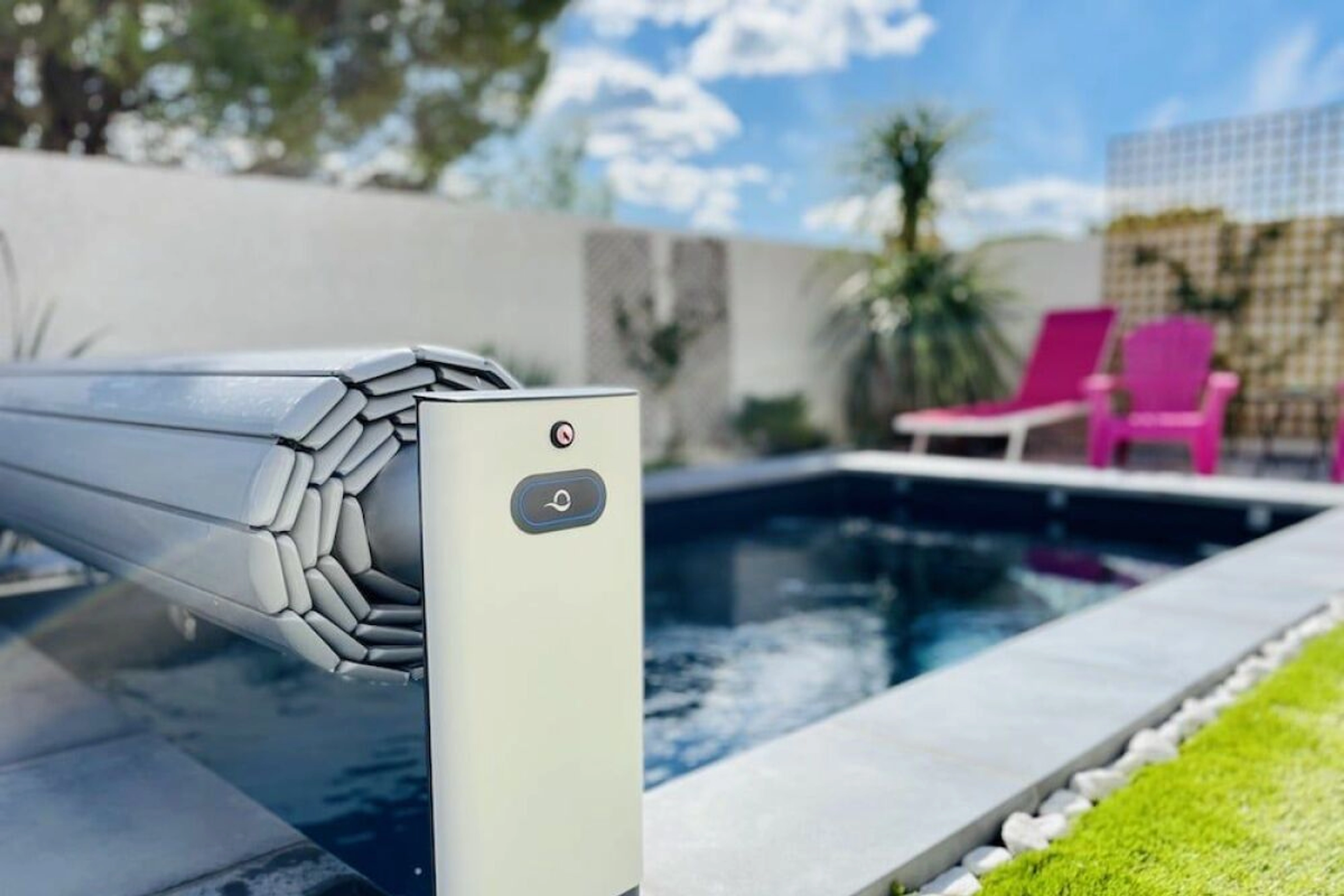 Comment changer l’attache d’un volet roulant de piscine ?