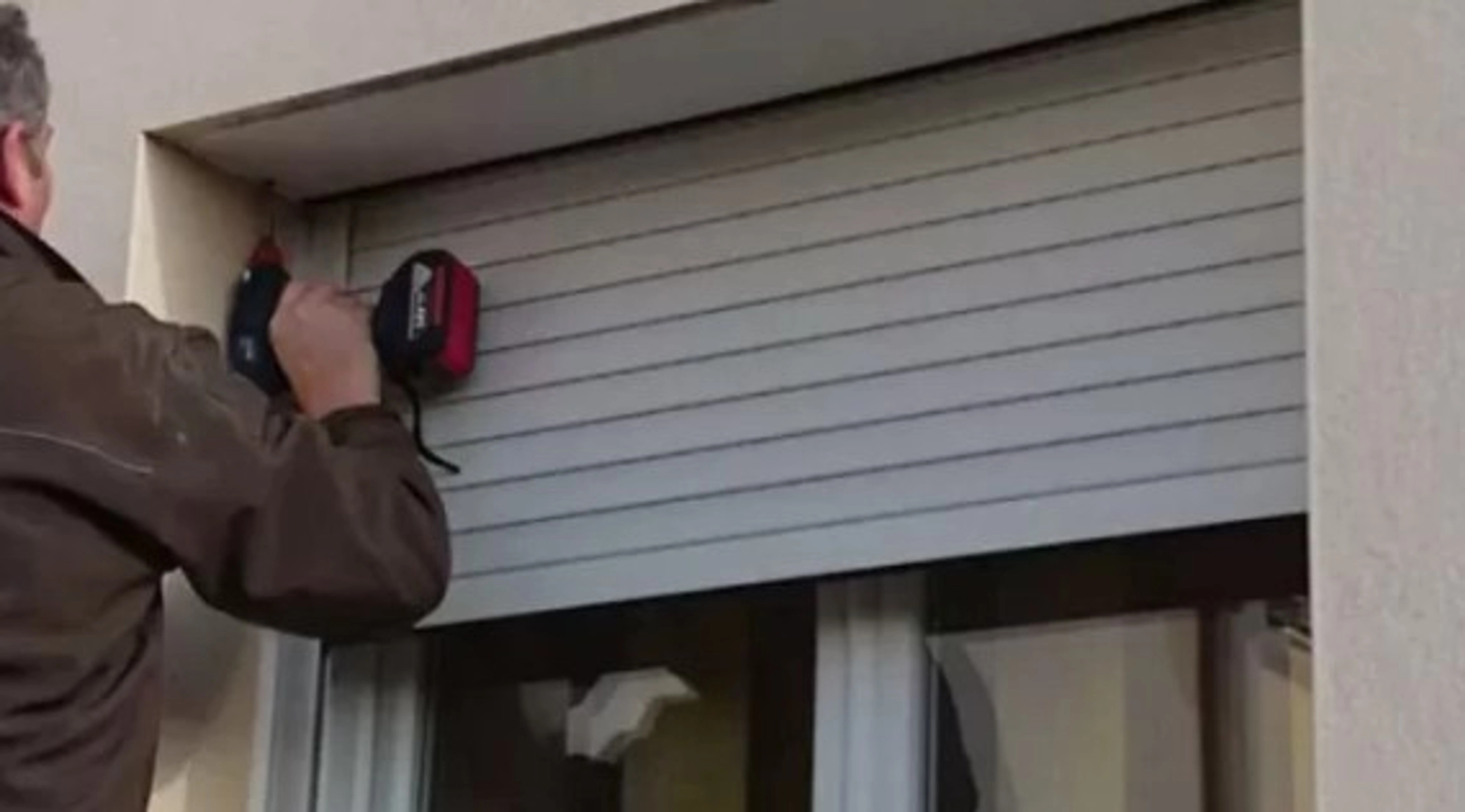 Volet roulant somfy bloqué au milieu : comment agir ?