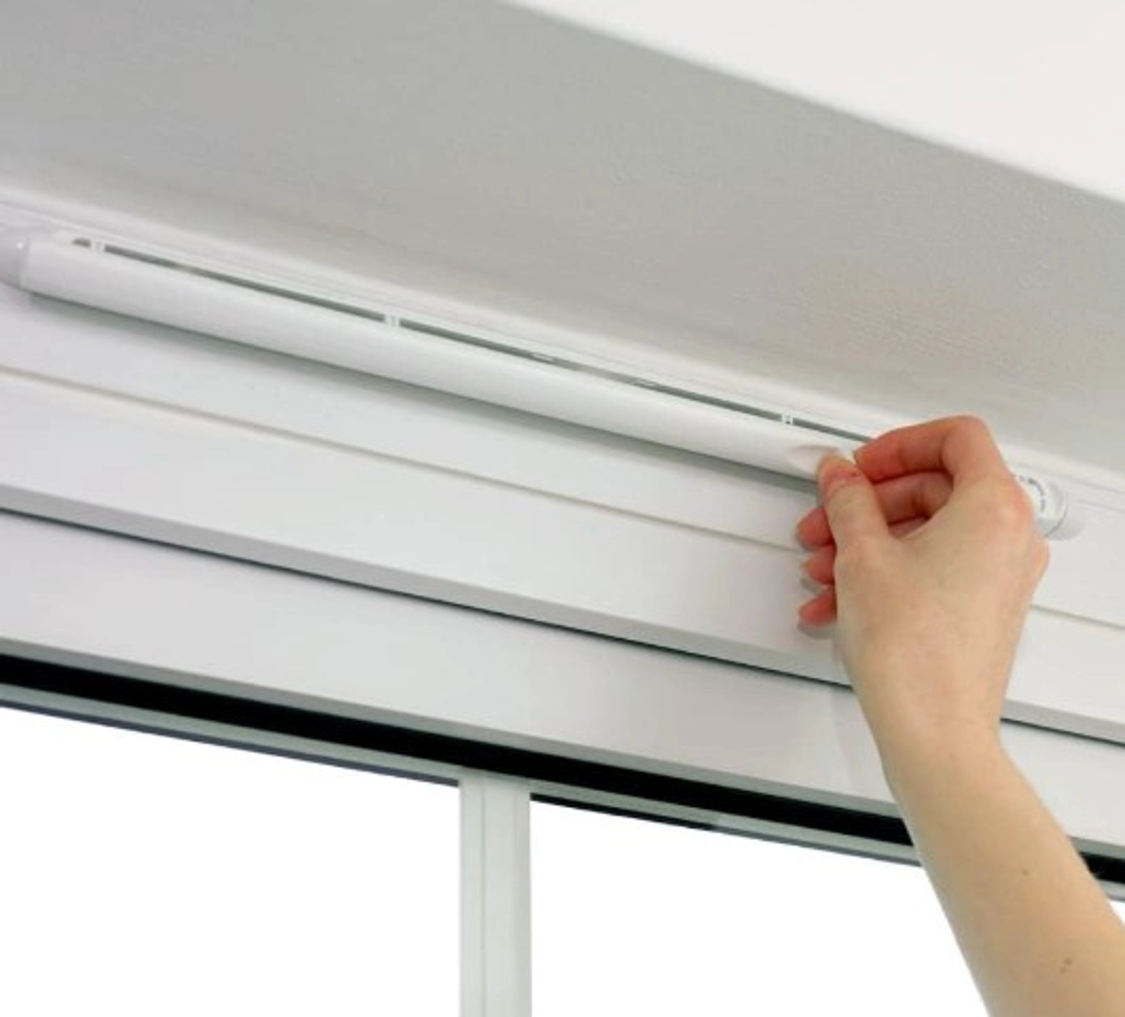 Grille d’aération fenêtre PVC obligatoire : faut-il vraiment en installer une ?