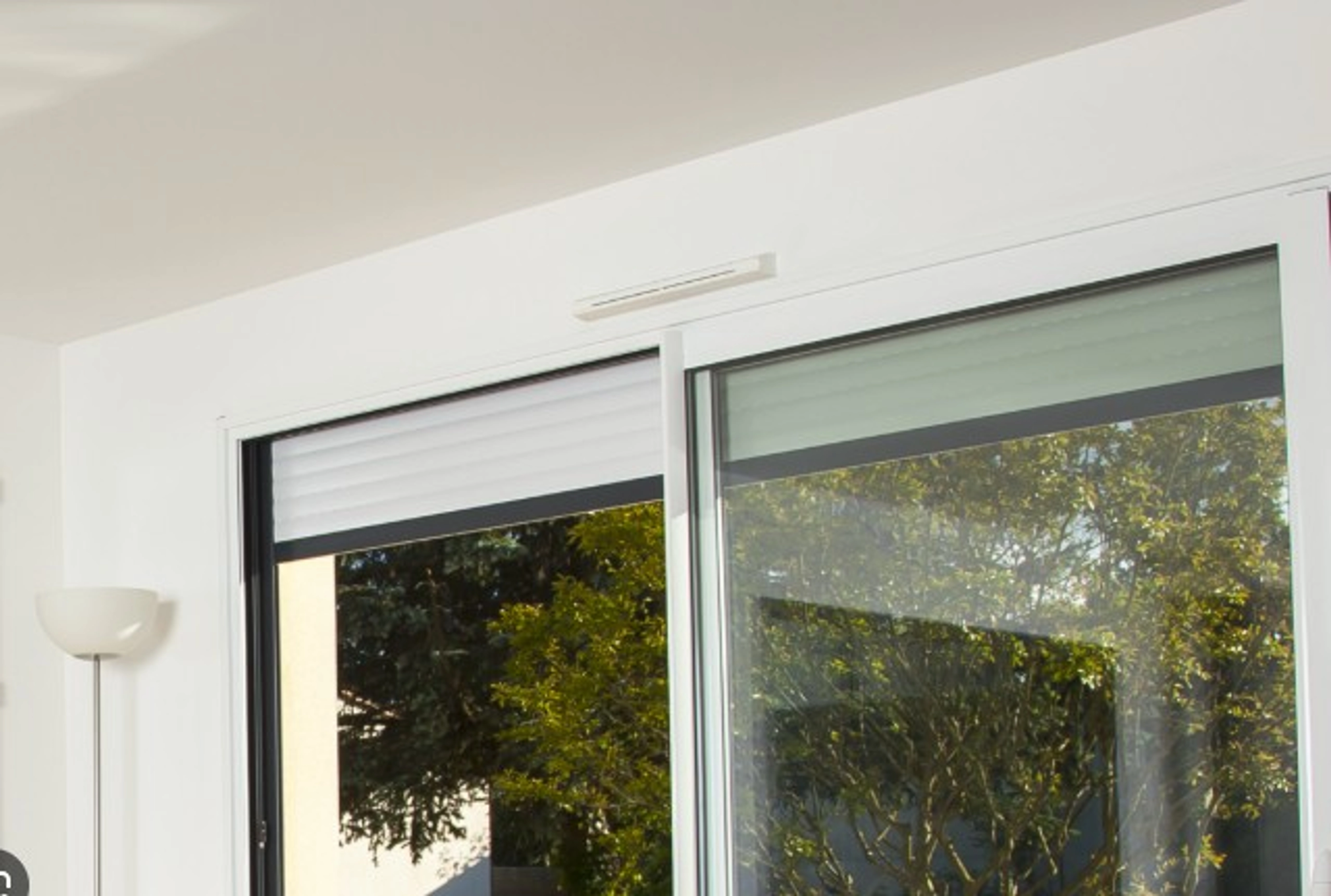 Grille d’aération fenêtre PVC obligatoire : faut-il vraiment en installer une ?