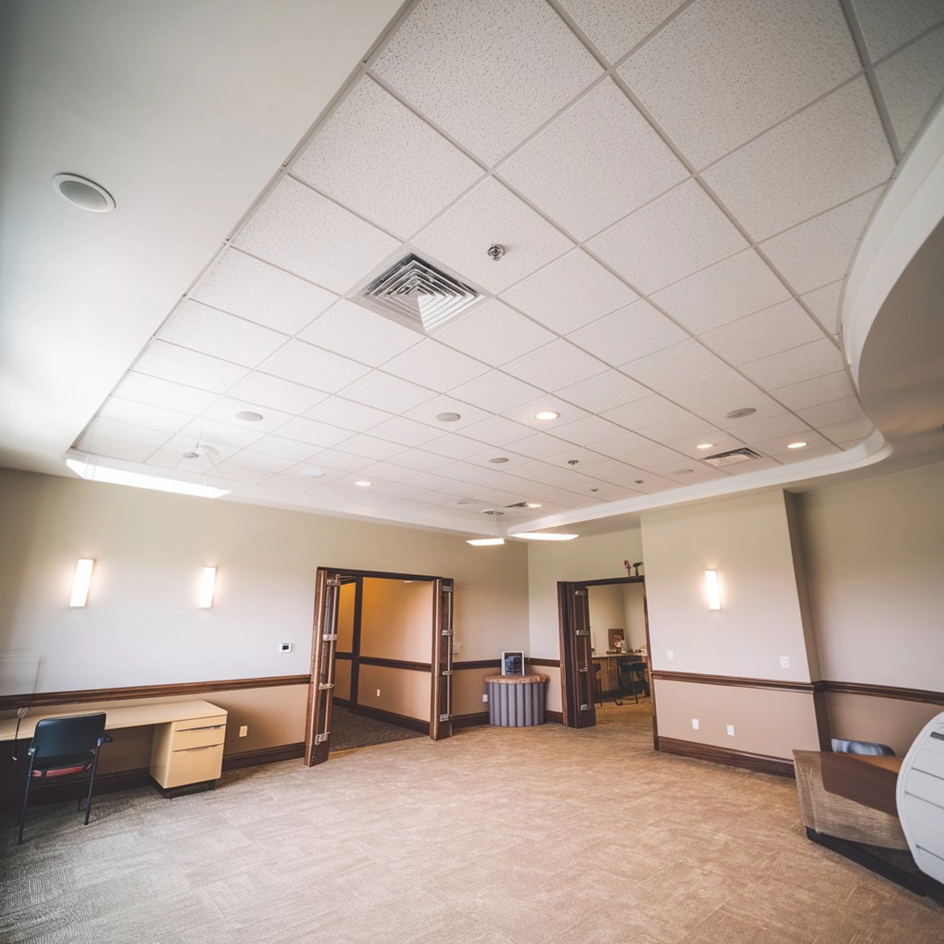 Pose d’un plafond en placo sur suspente : conseils et astuces