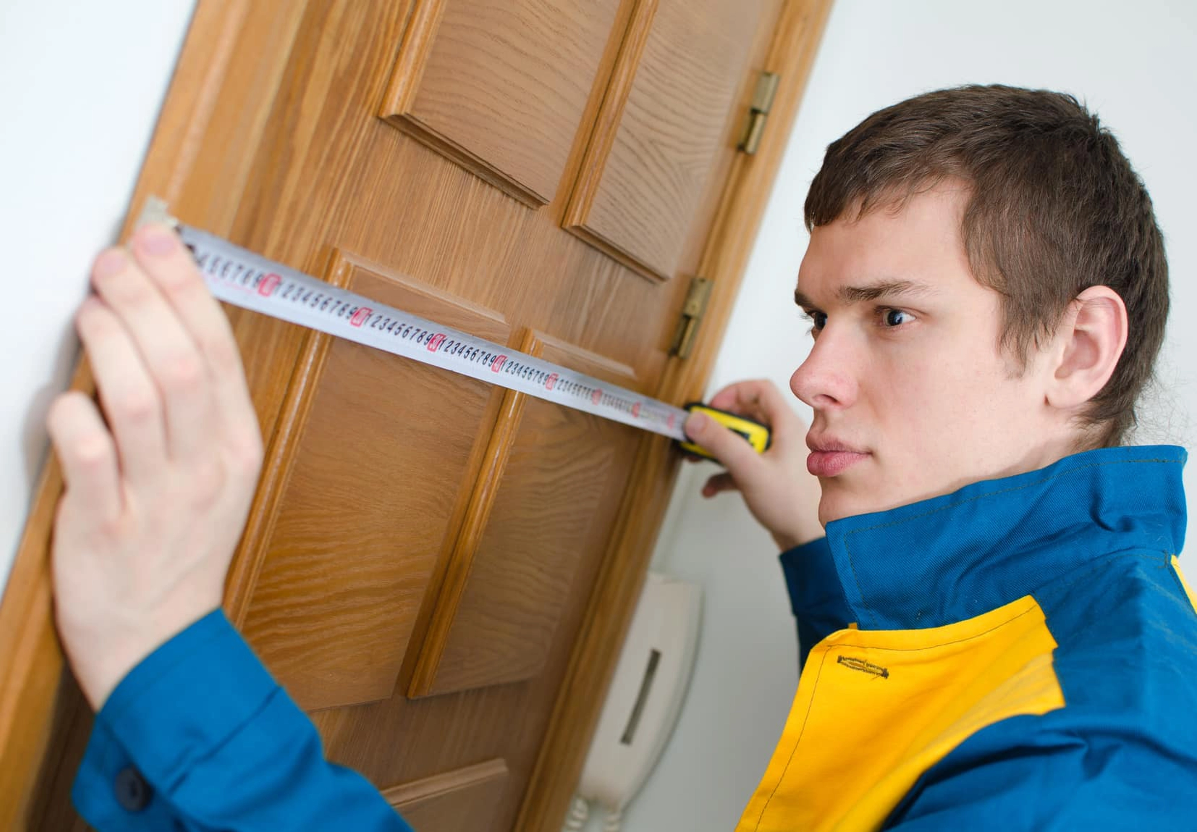 Poser un bloc porte sur un mur existant : Guide étape par étape