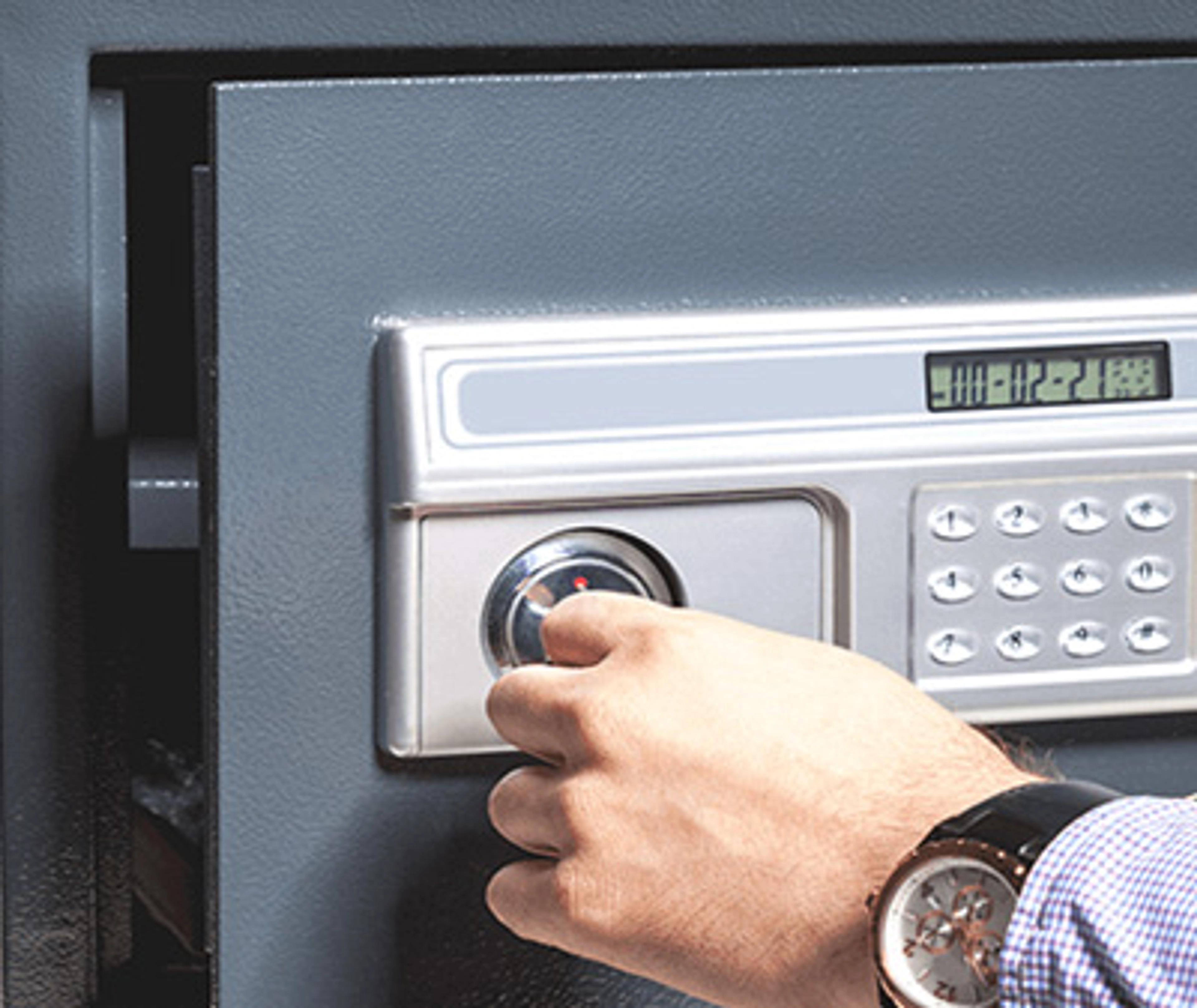 Comment ouvrir un coffre-fort sans clé et sans code ?