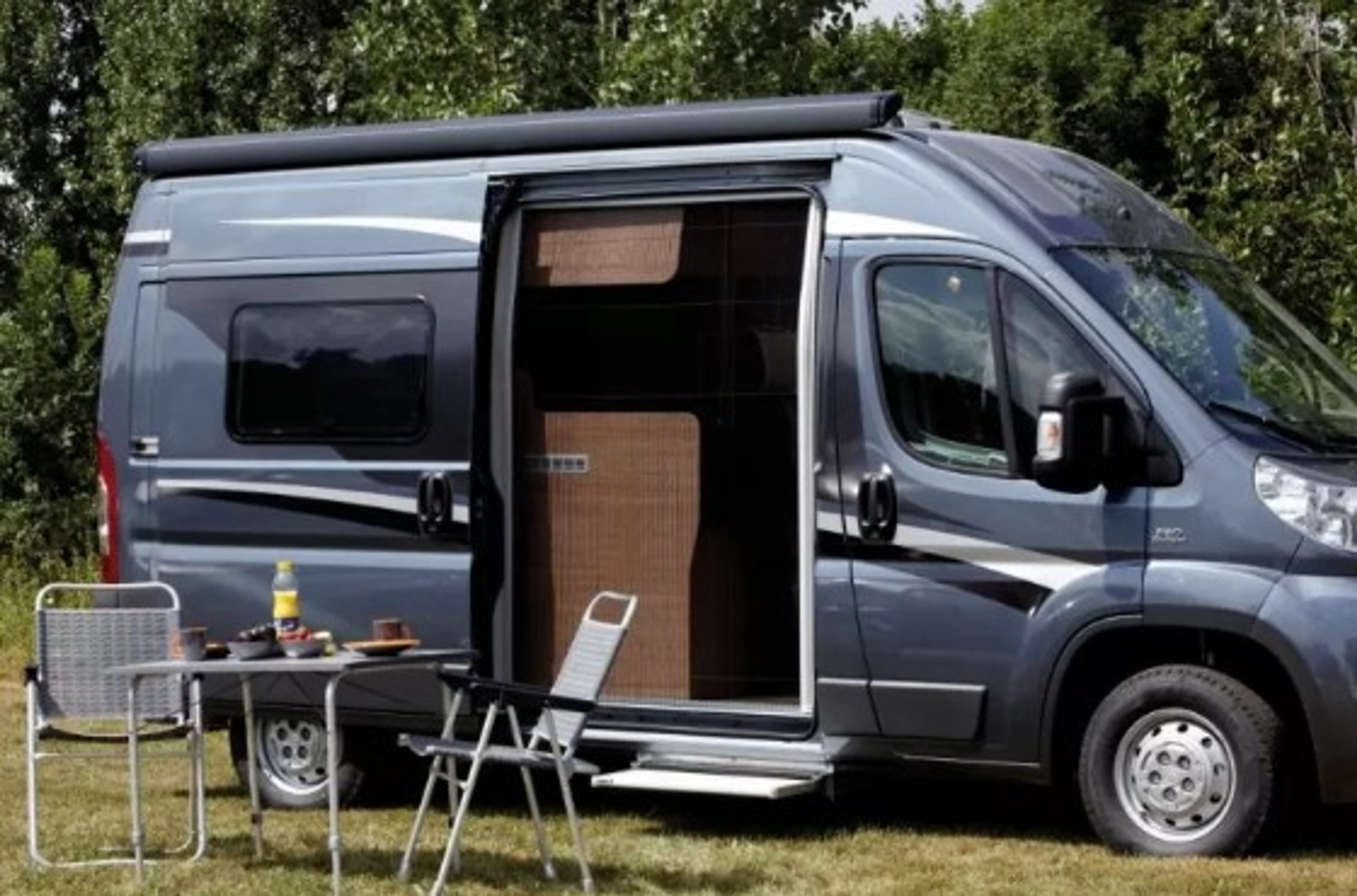 Réparer moustiquaire plissée de porte camping-car