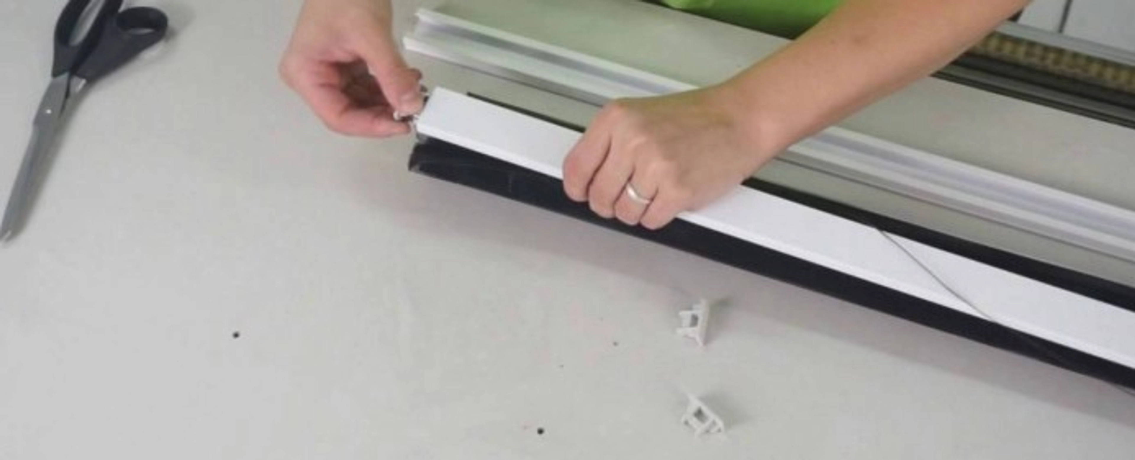 Tuto simple pour changer fil pour moustiquaire plissée