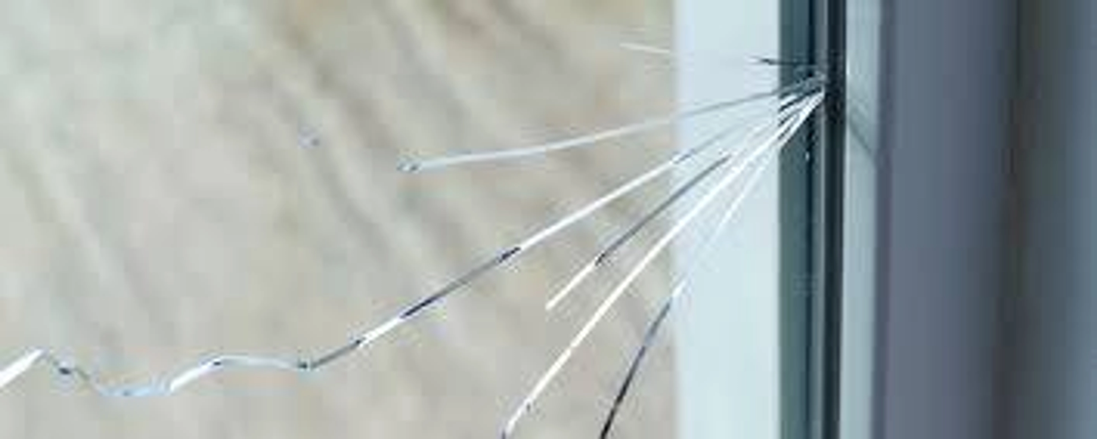 Double vitrage cassé de l’intérieur : comment réagir et que faire ?