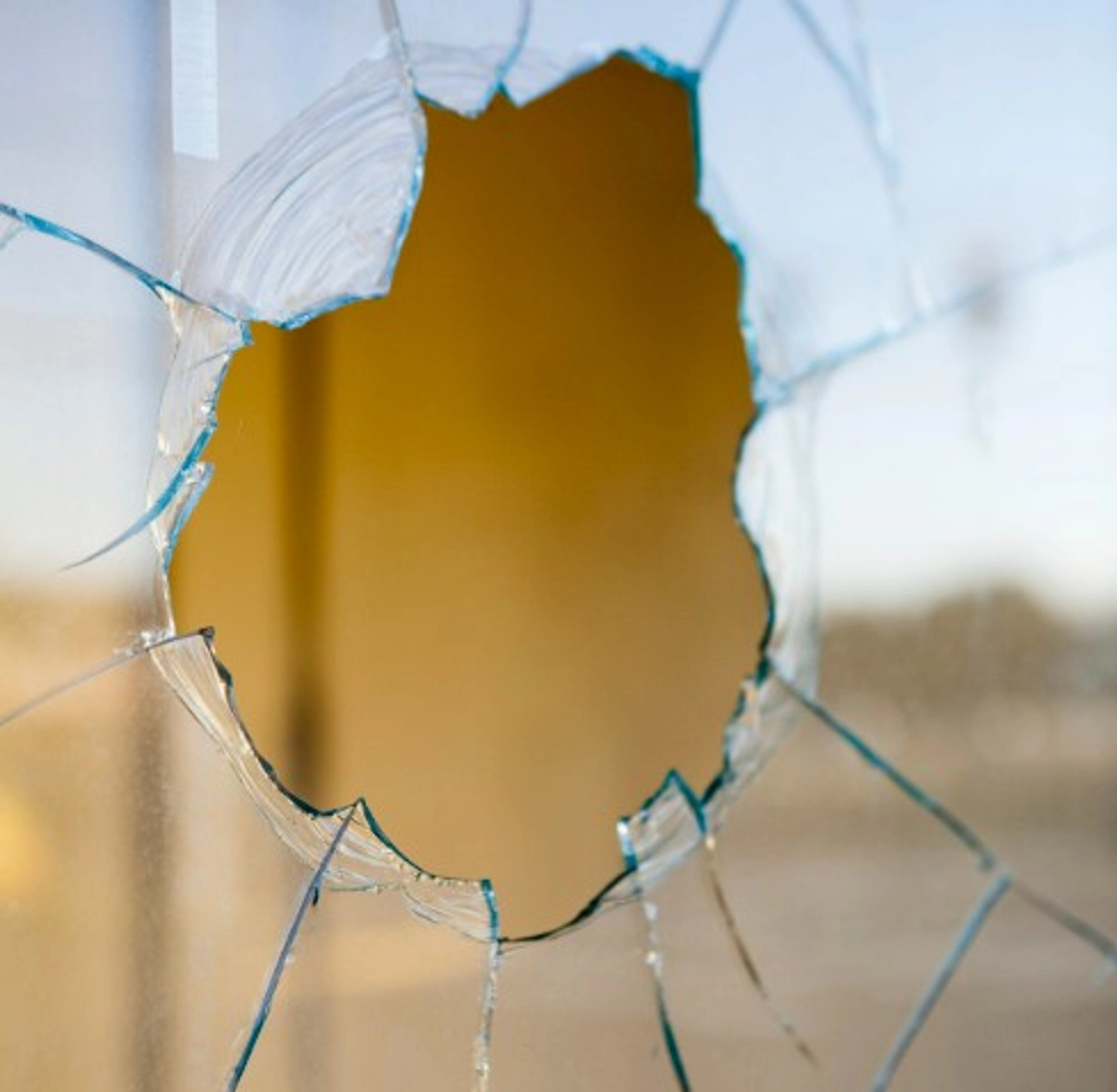 Vitre cassée et assurance habitation : ce que vous devez savoir