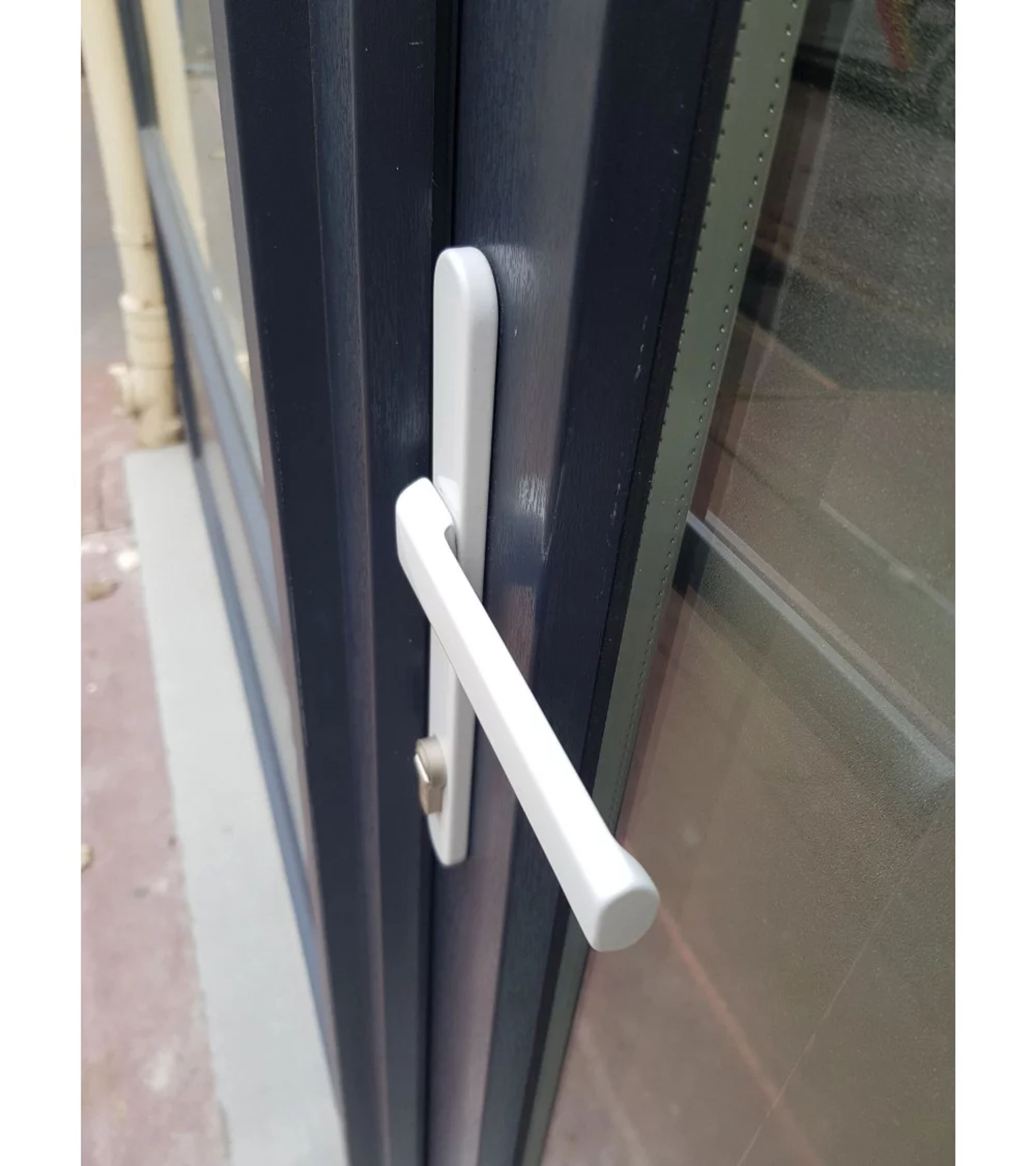 Sécuriser une porte d’entrée vitrée : Nos méthodes