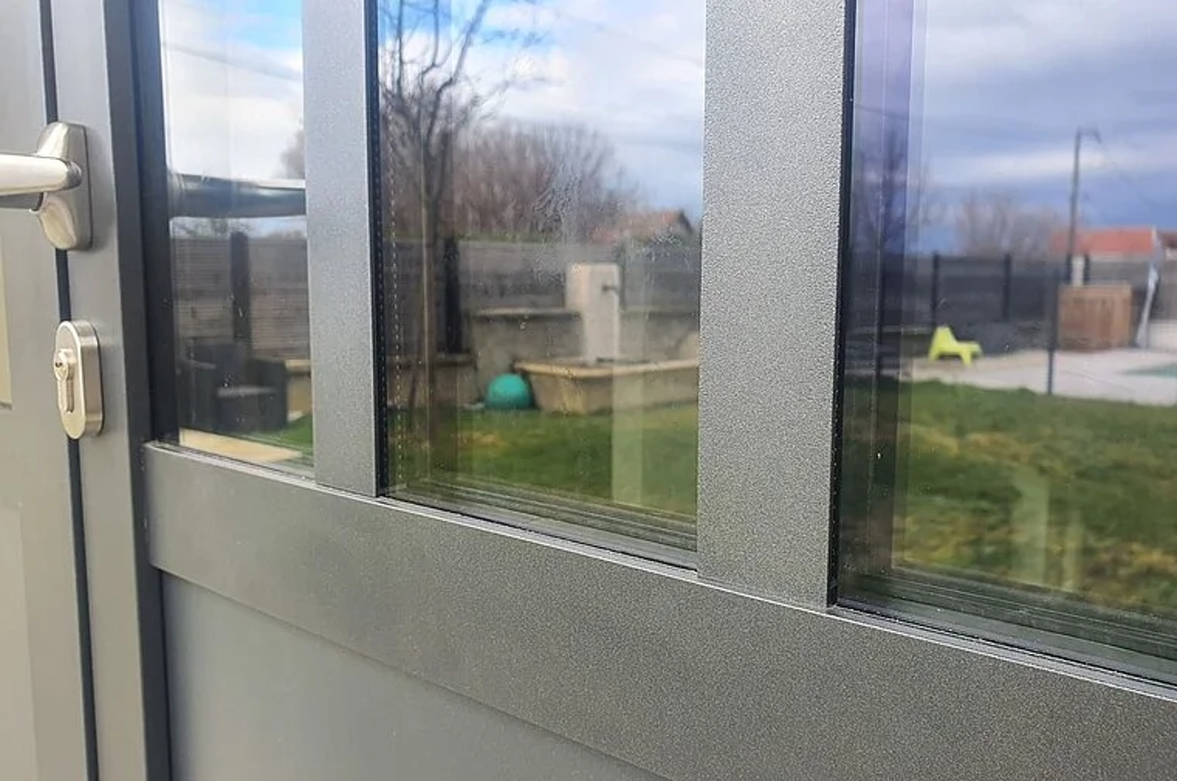 Sécuriser une porte d’entrée vitrée : Nos méthodes