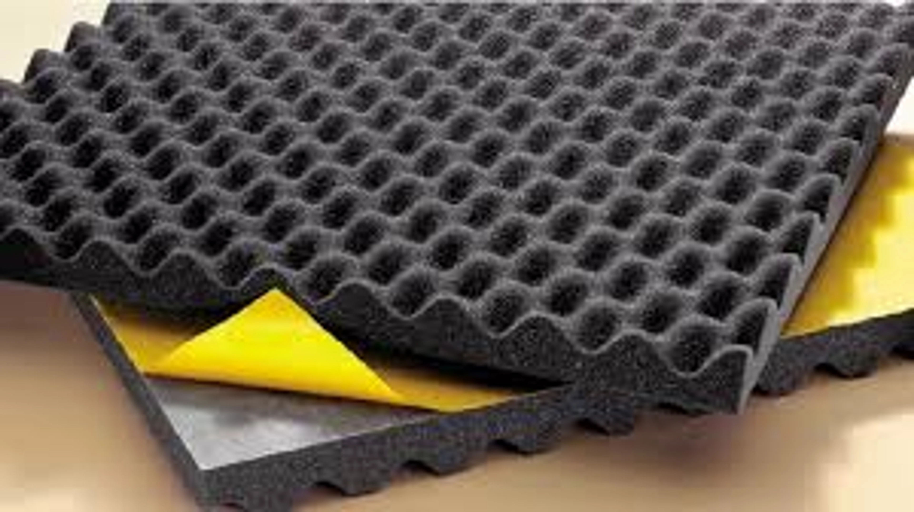 Comment insonoriser une pièce pas cher ?