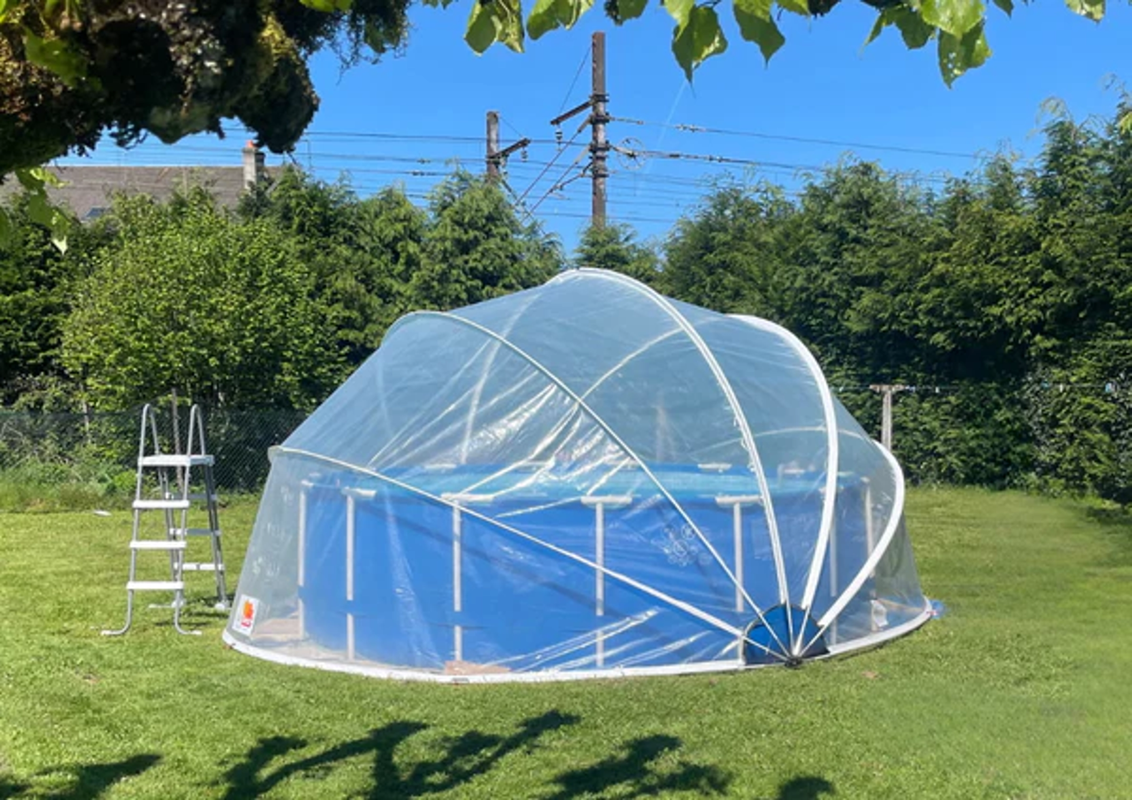 Abri de piscine : avantages et inconvénients clés