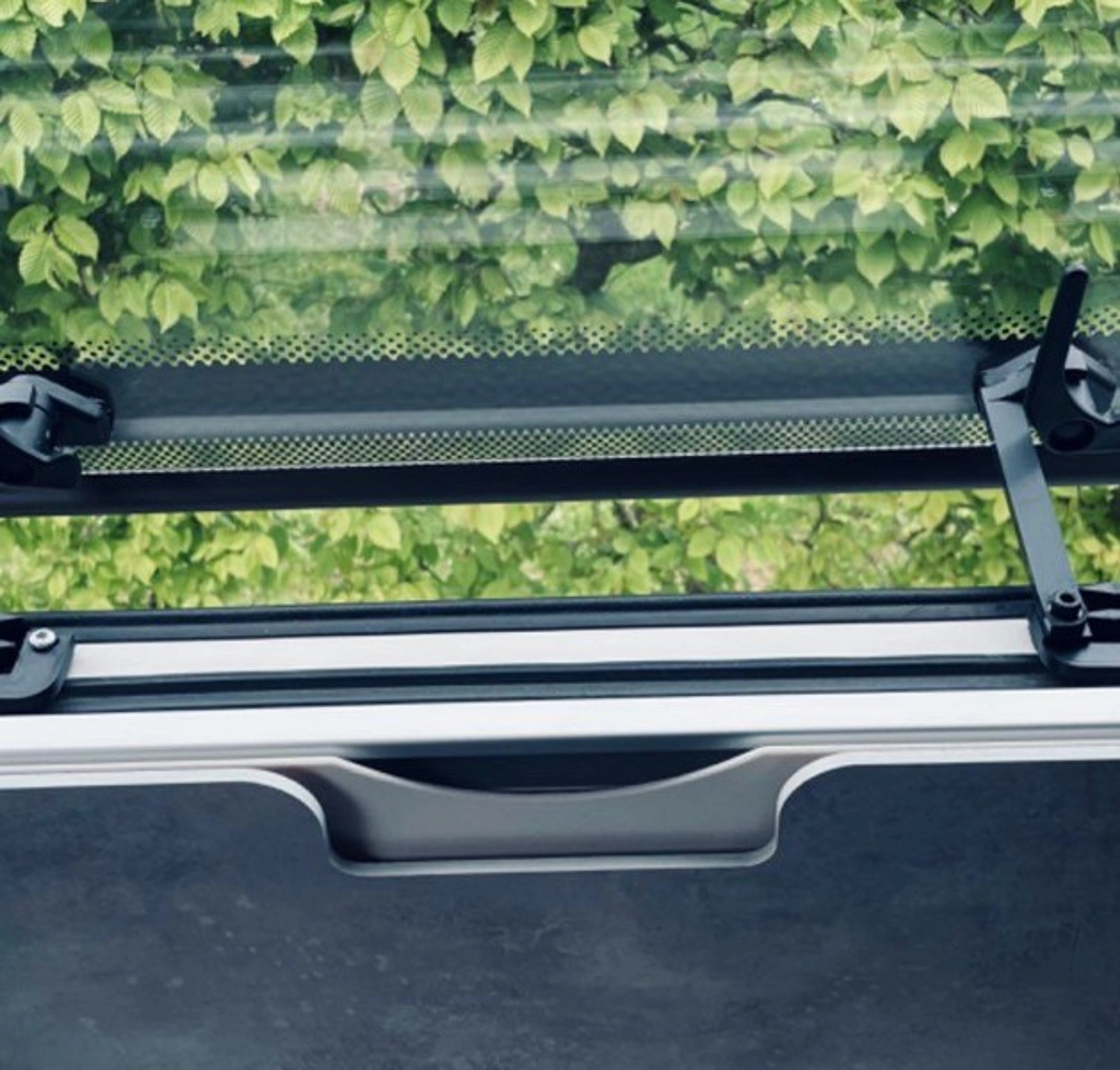 Guide pour réparer un compas de fenêtre camping-car