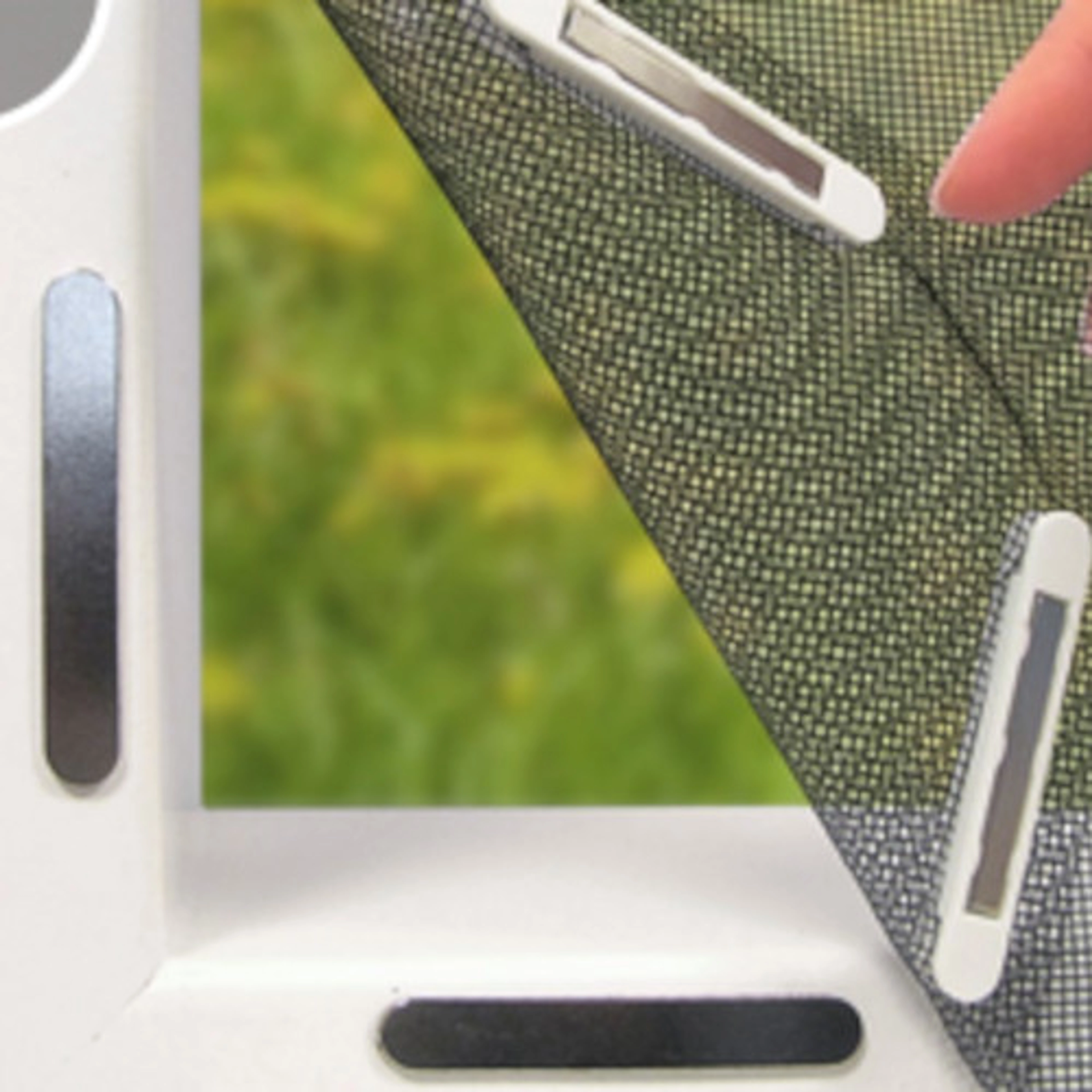 Comment installer une moustiquaire aimantée ?