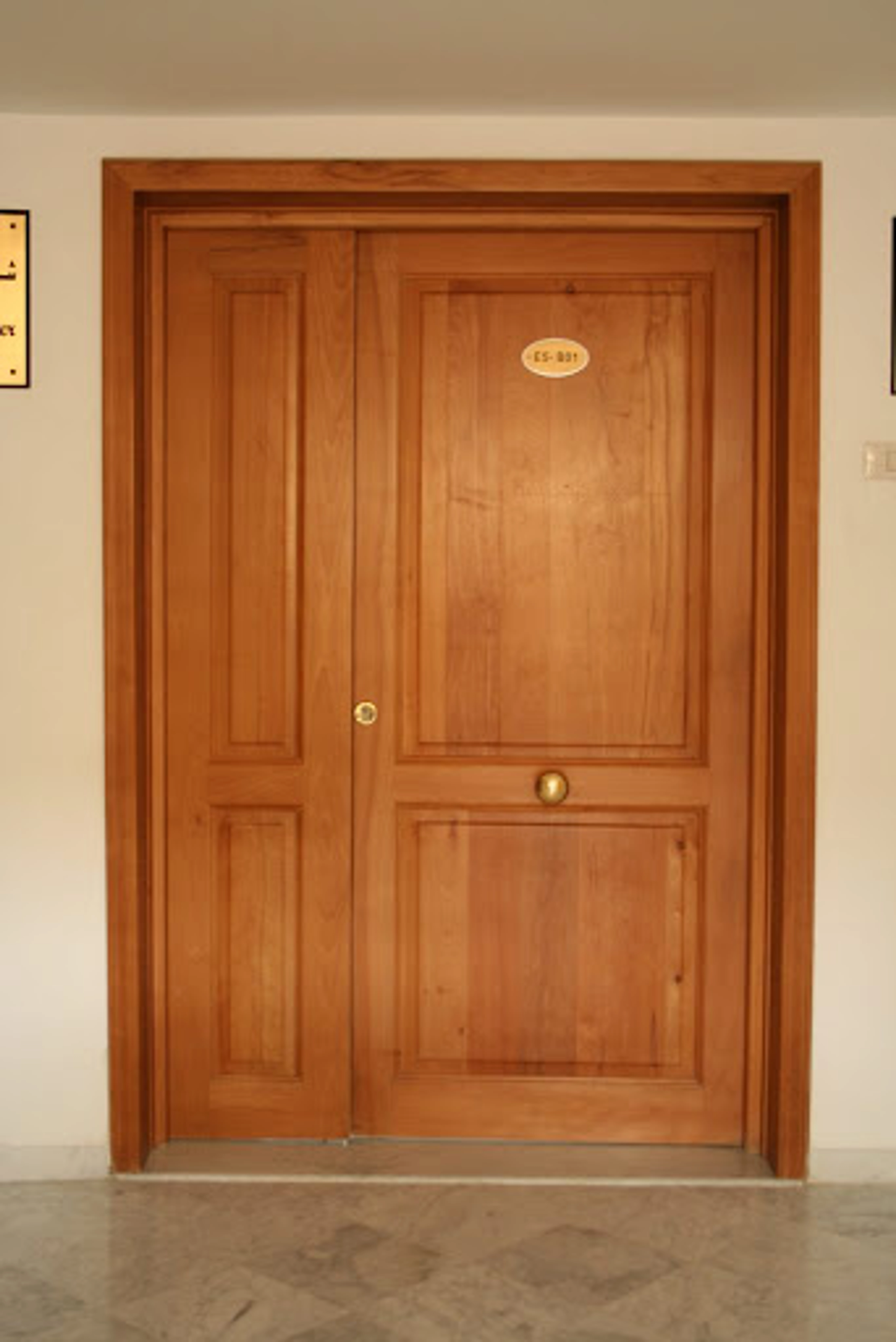 Comment fabriquer une porte en bois soi-même ?