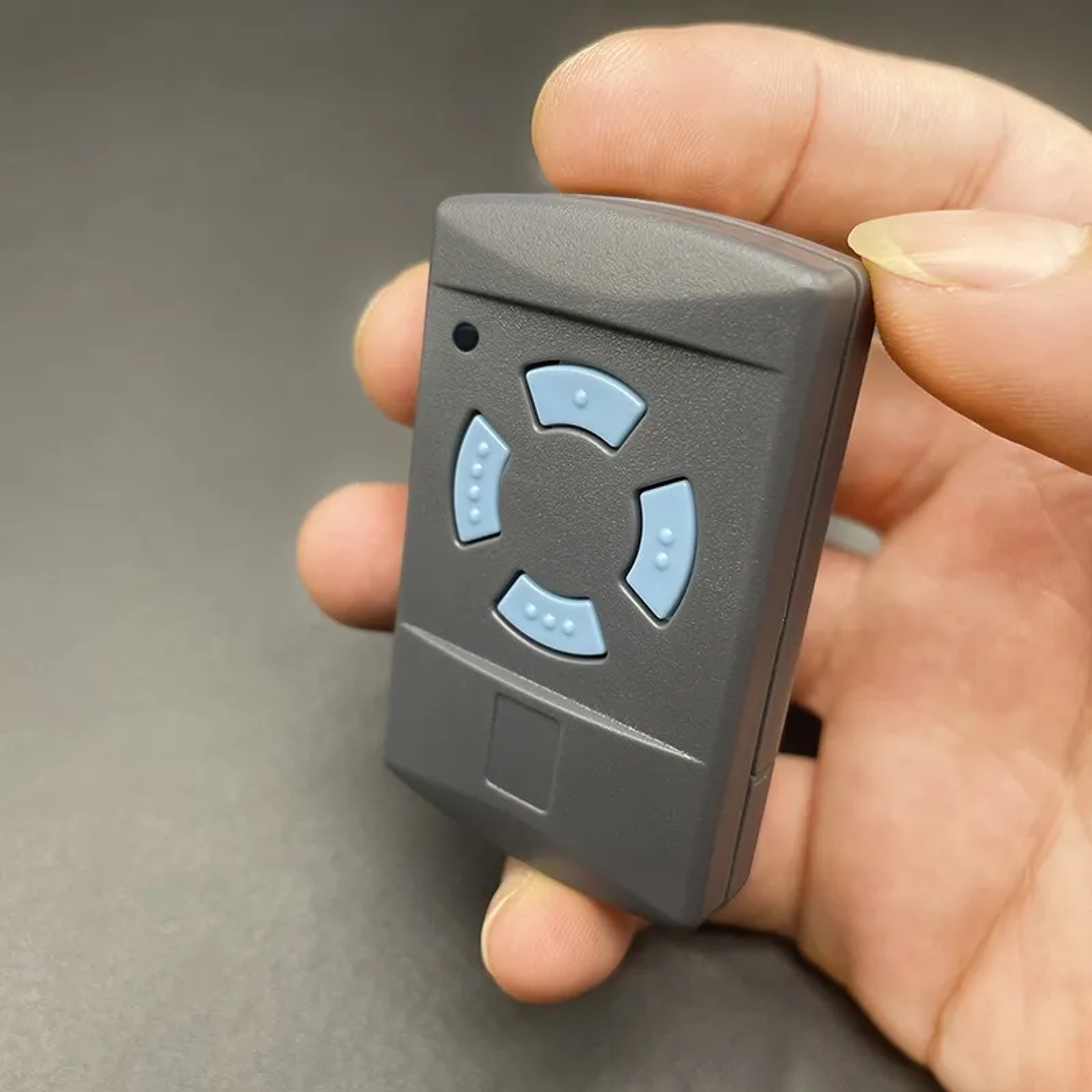 Comment programmer une télécommande Hörmann avec moteur ?